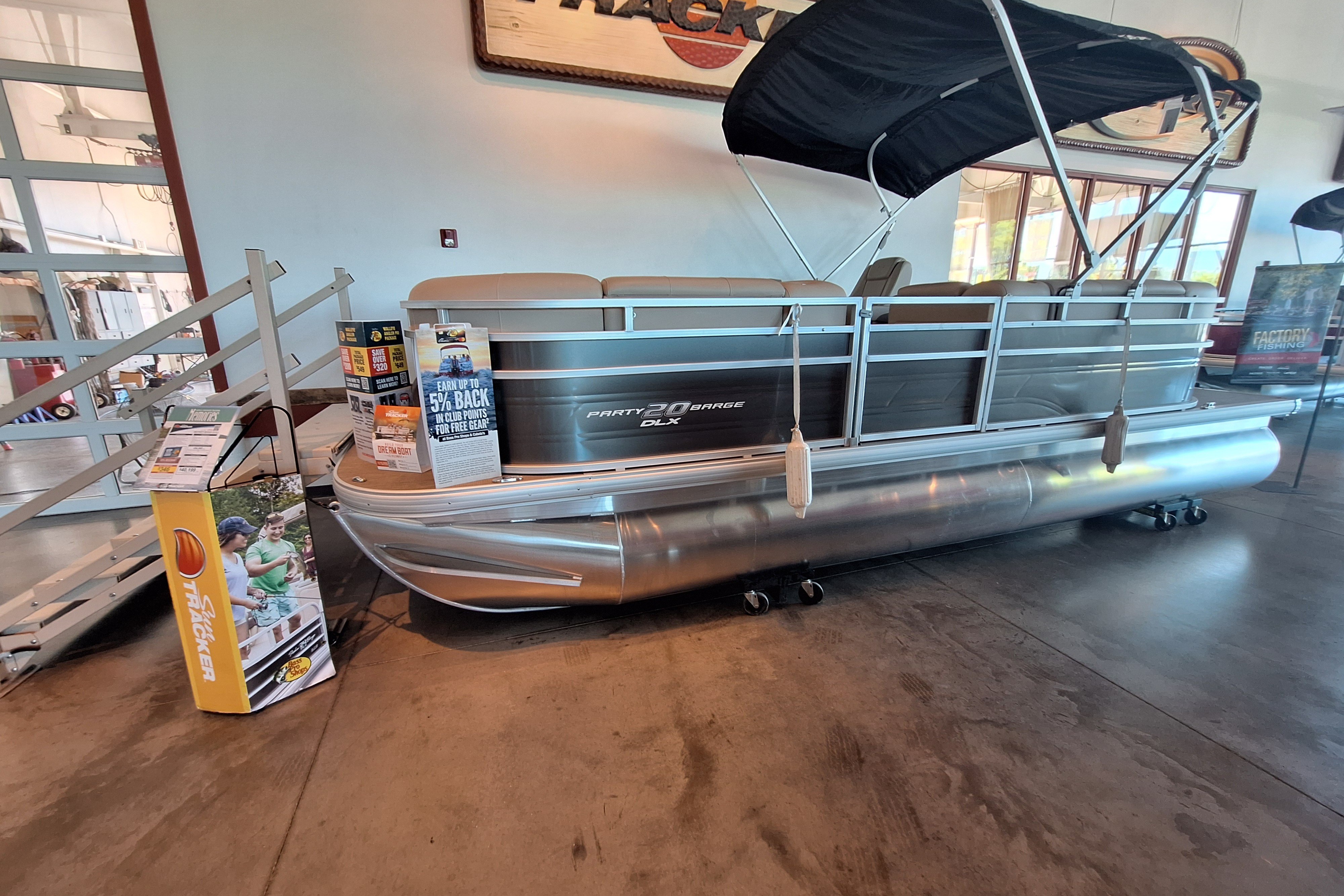 Image of 2025 SUN TRACKER PARTY BARGE 20 DLX