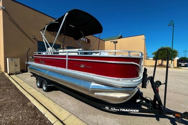 Image of 2026 SUN TRACKER FISHIN' BARGE 22 DLX
