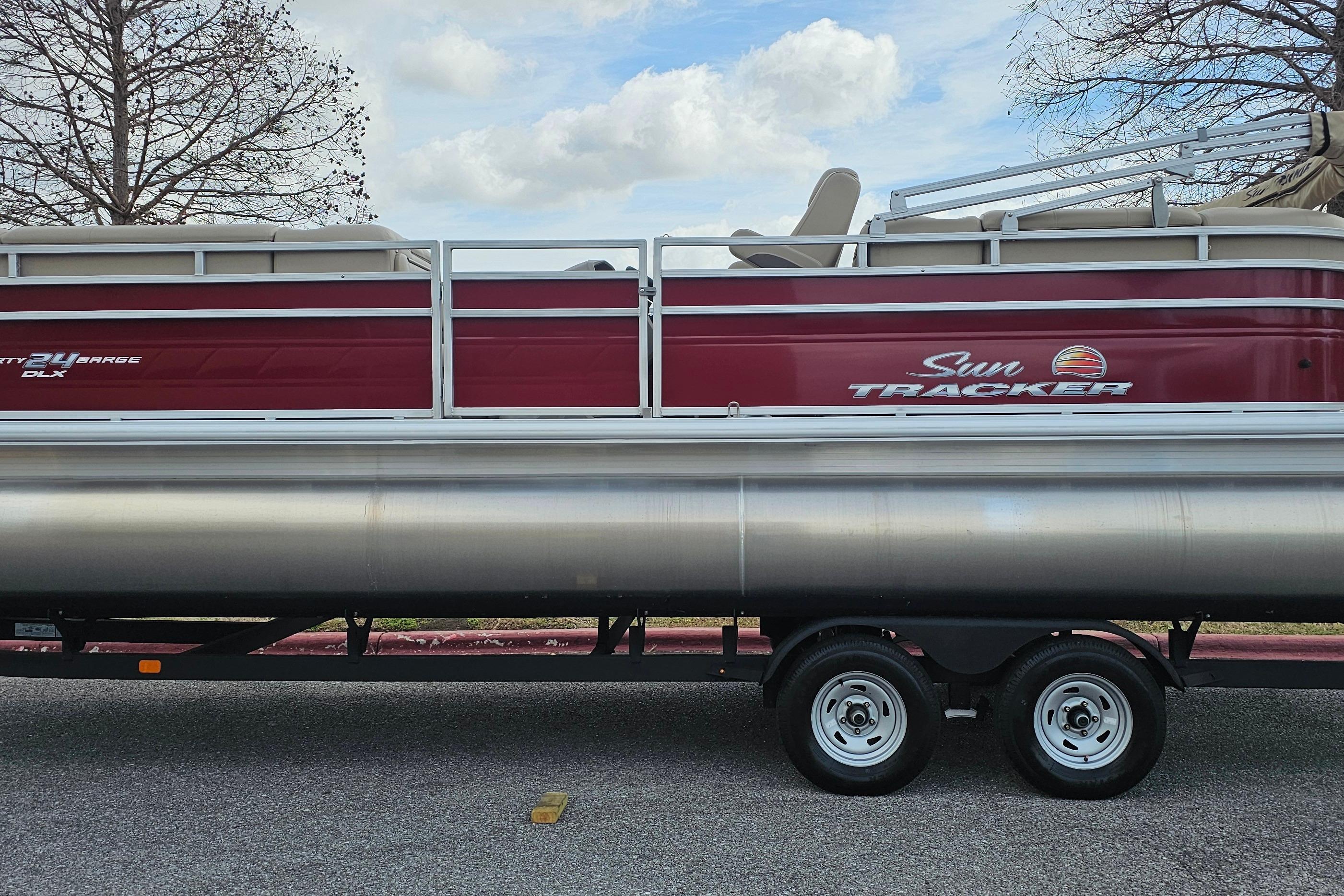 Image of 2024 SUN TRACKER PARTY BARGE 24 DLX