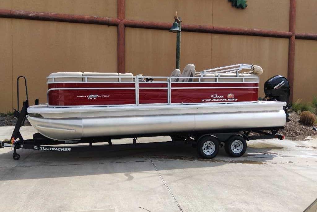 Image of 2025 SUN TRACKER PARTY BARGE 22 DLX