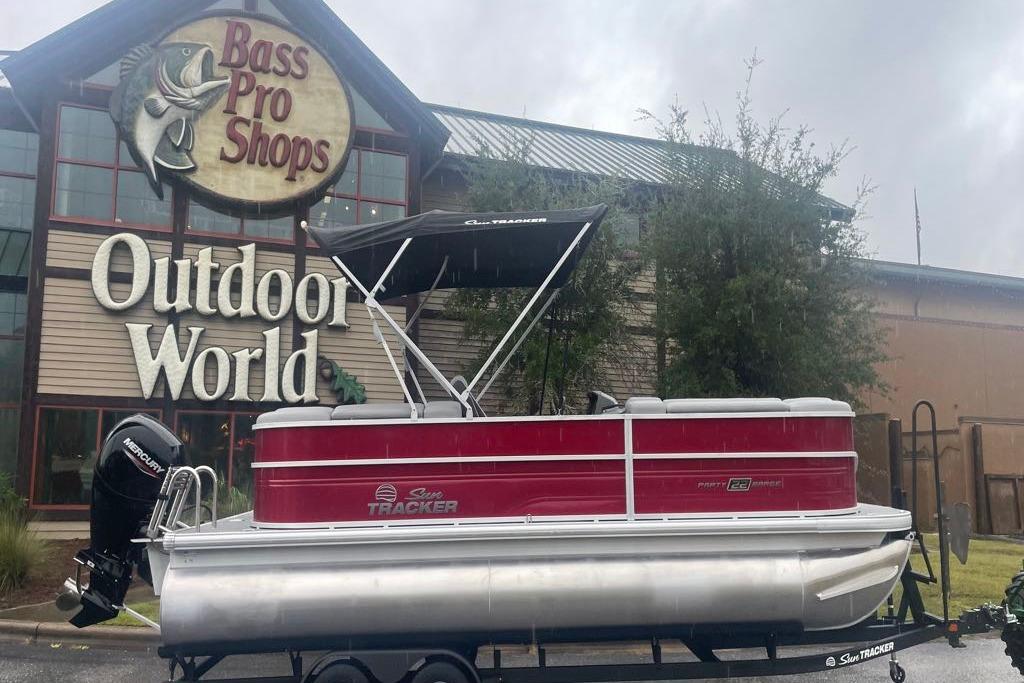 Image of 2026 SUN TRACKER PARTY BARGE® 22 DLX