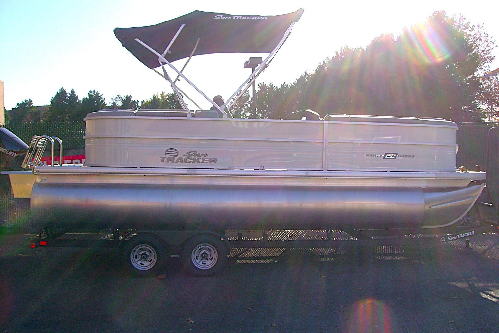 Image of 2026 SUN TRACKER PARTY BARGE® 22 XP3