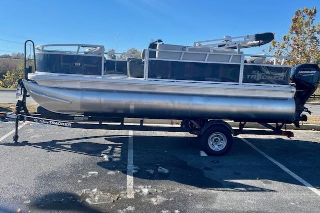 Image of 2026 SUN TRACKER BASS BUGGY® 18 DLX