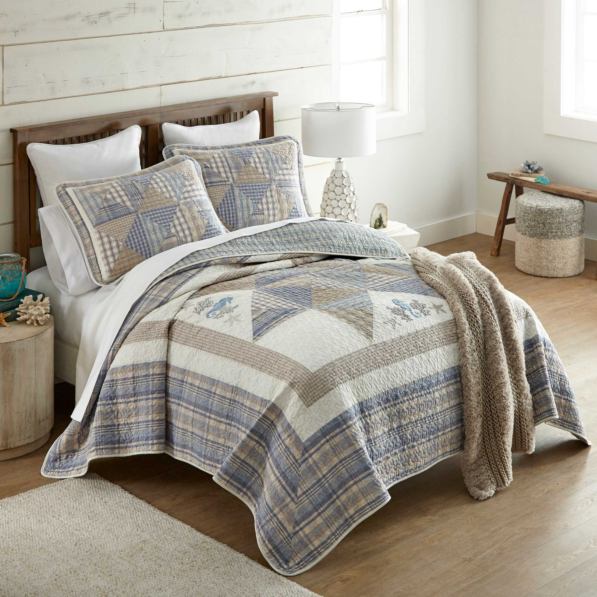 Image of Donna Sharp Coastal Star Patchwork Quilt Bedding Set - King