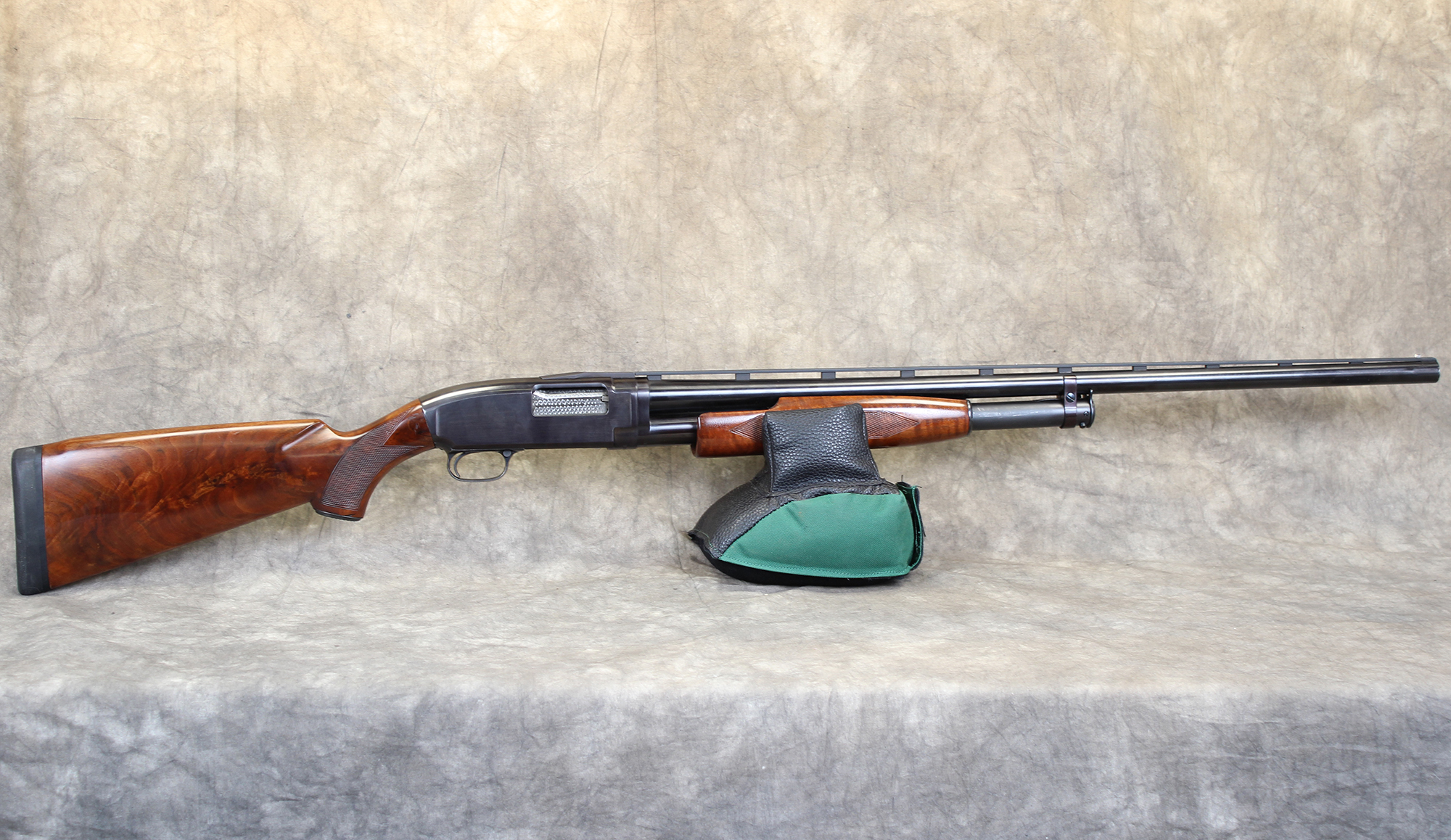 Winchester ~ Model 12 ~ 12 Gauge - Winchester