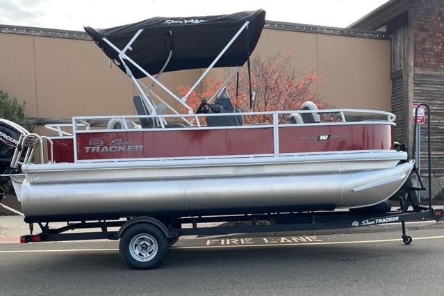 Image of 2026 SUN TRACKER BASS BUGGY 18 DLX