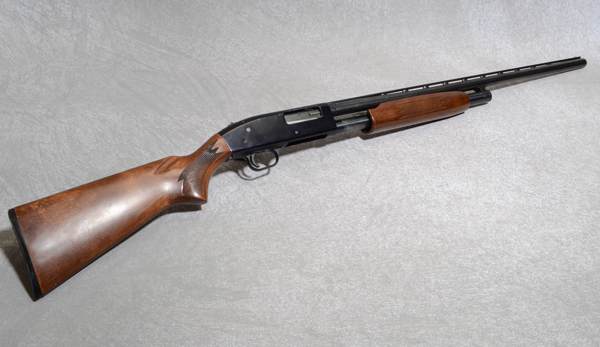 Mossberg 500 AT Shotgun, 12 Gauge, 28 Inch Barrel, 7 1/4 lbs. - Bass Pro Shops