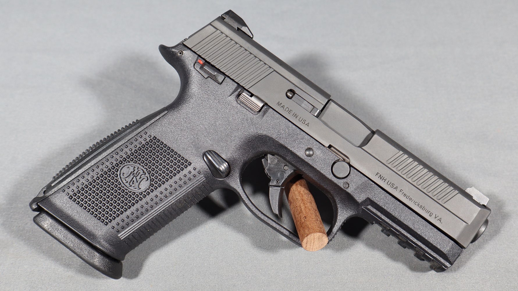 Image of FN~FNS-40~.40 S&W