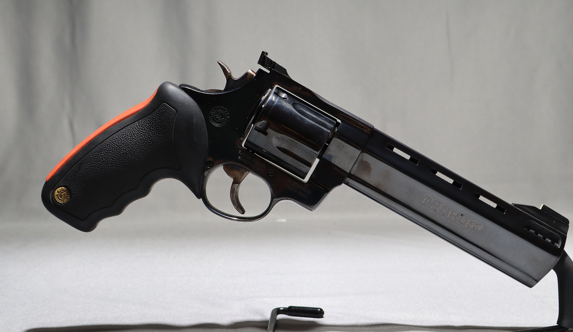Image of TAURUS RAGING BULL .454 CASULL