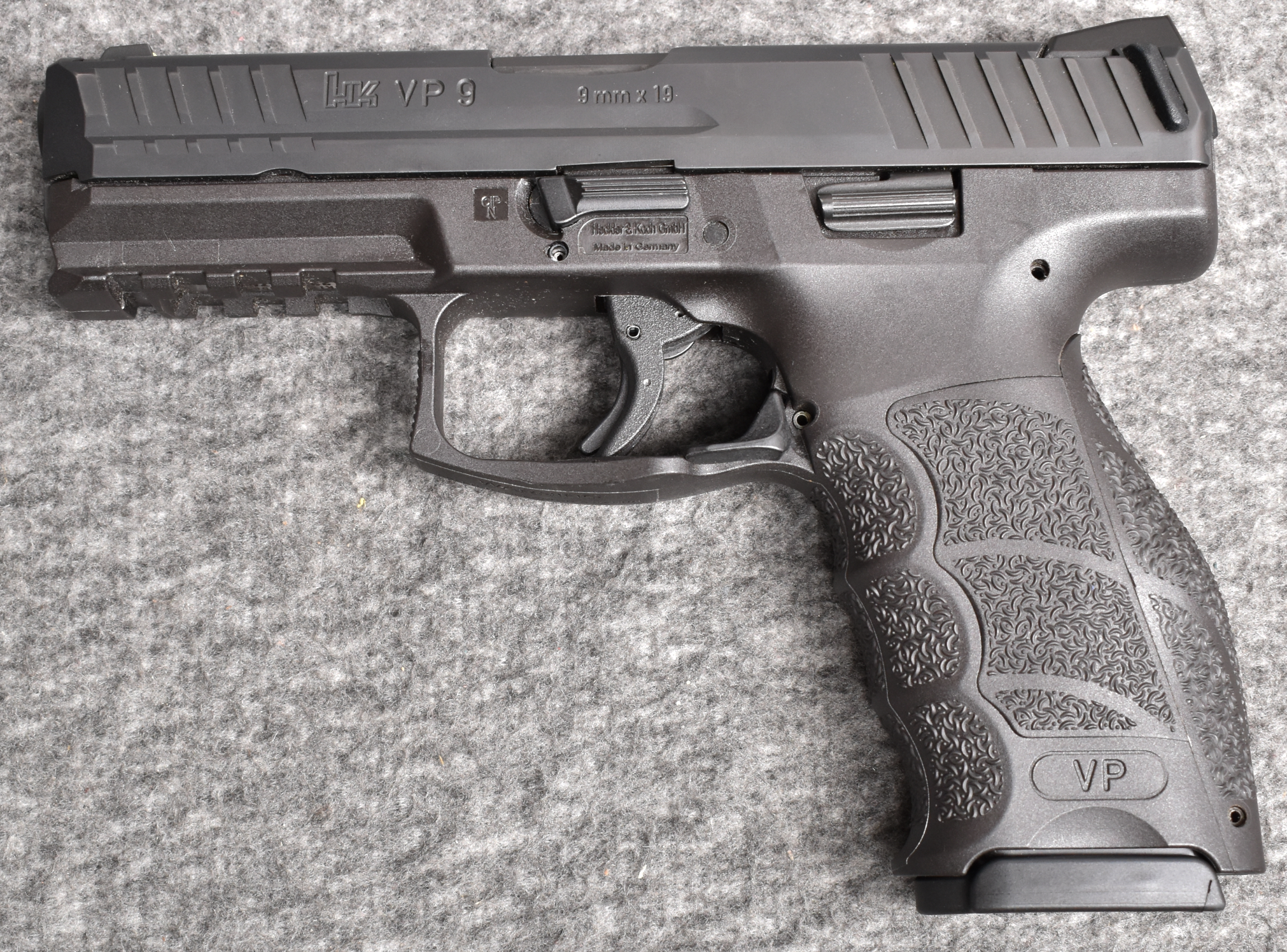 HK ~ VP 9 ~ 9mm Luger - Heckler and Koch