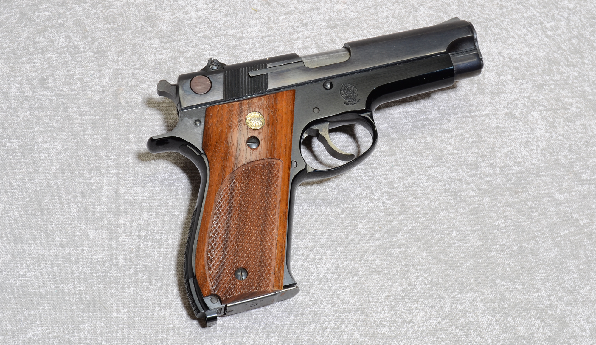 Smith & Wesson 39-2 Pistol, 9mm Luger, 4 Inch Barrel, 1 7/8 lbs. - Bass Pro Shops