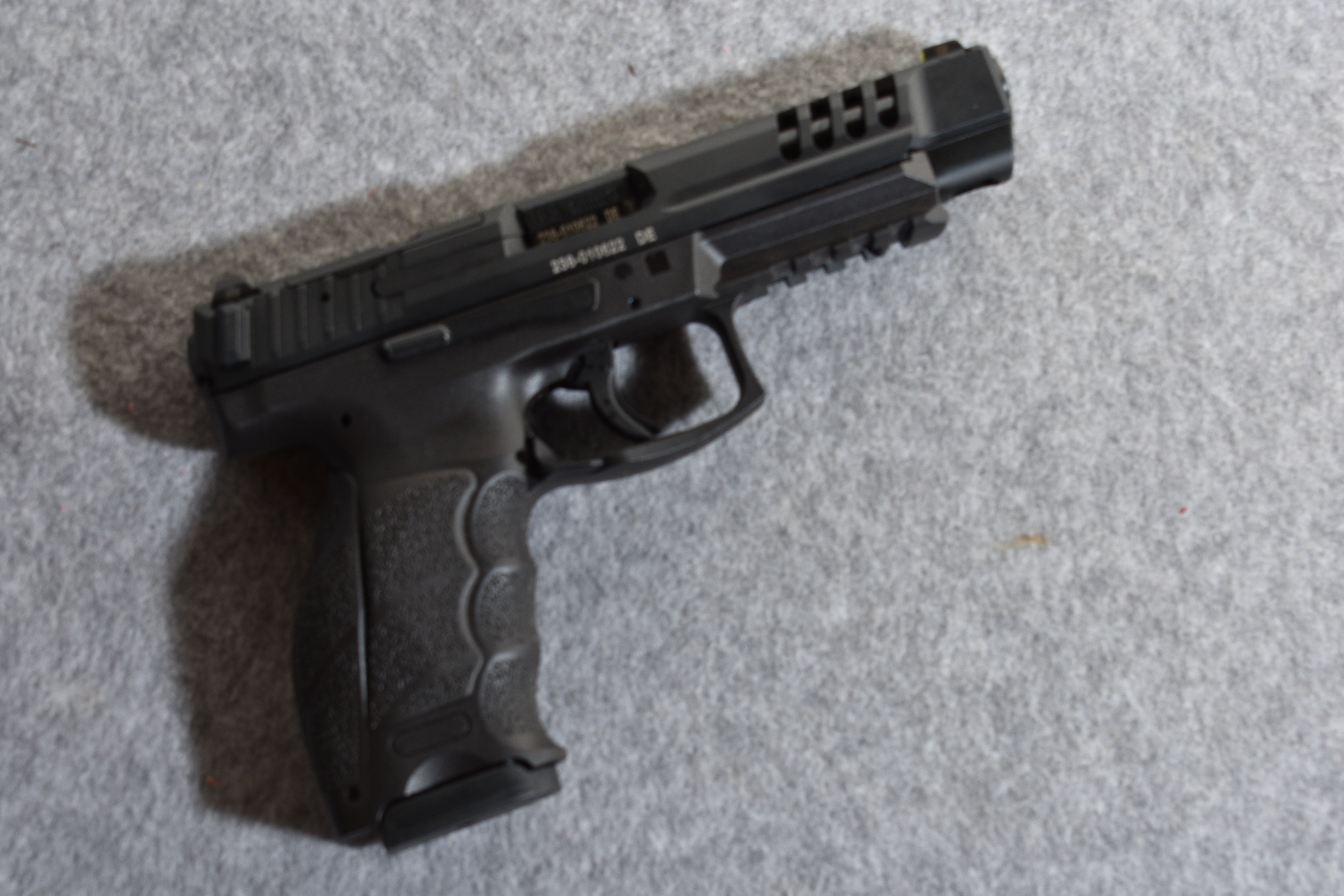Image of Heckler & Koch VP9L 9mm Semiautomatic Pistol