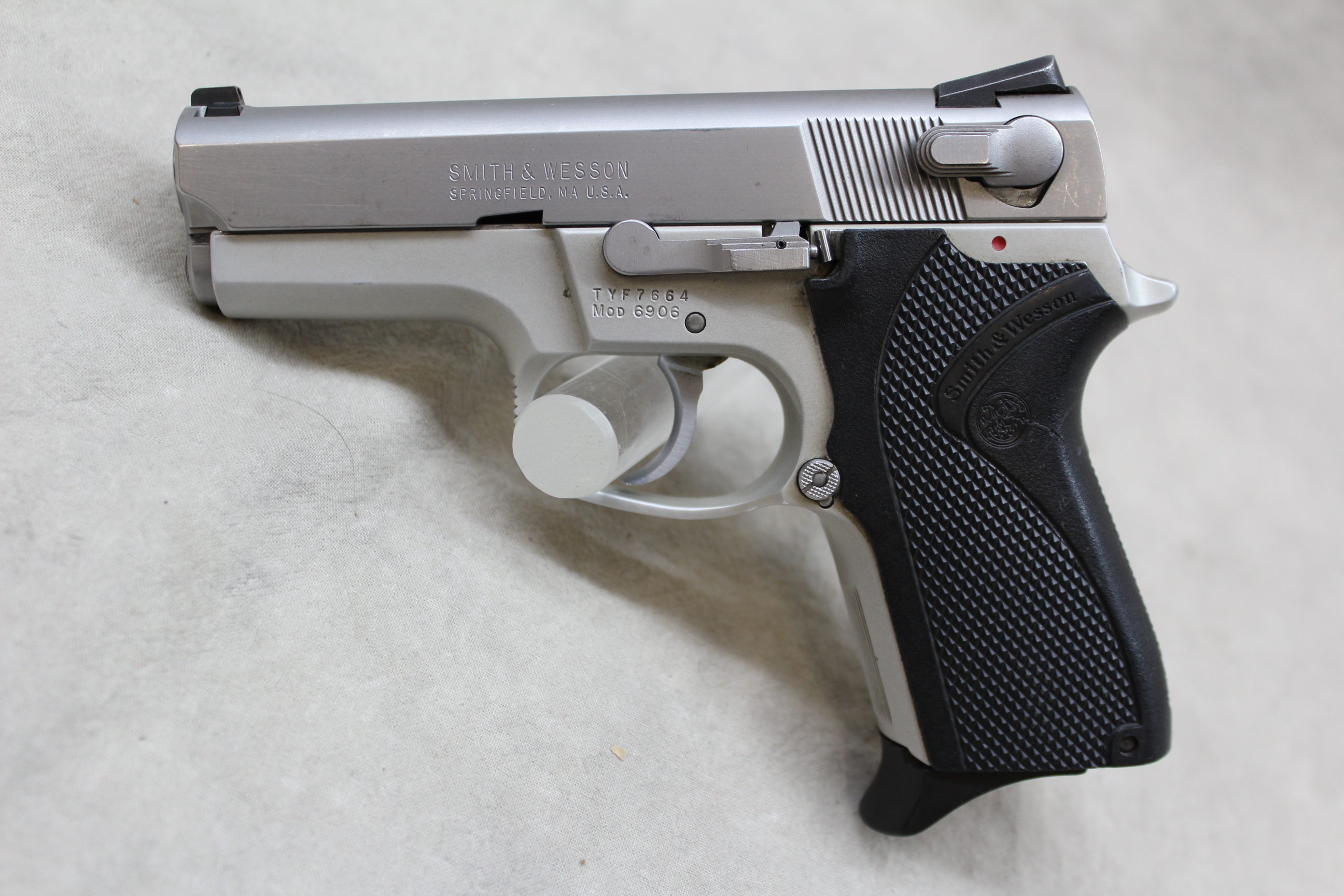 Image of Smith & Wesson 6906 ~9mm Luger~