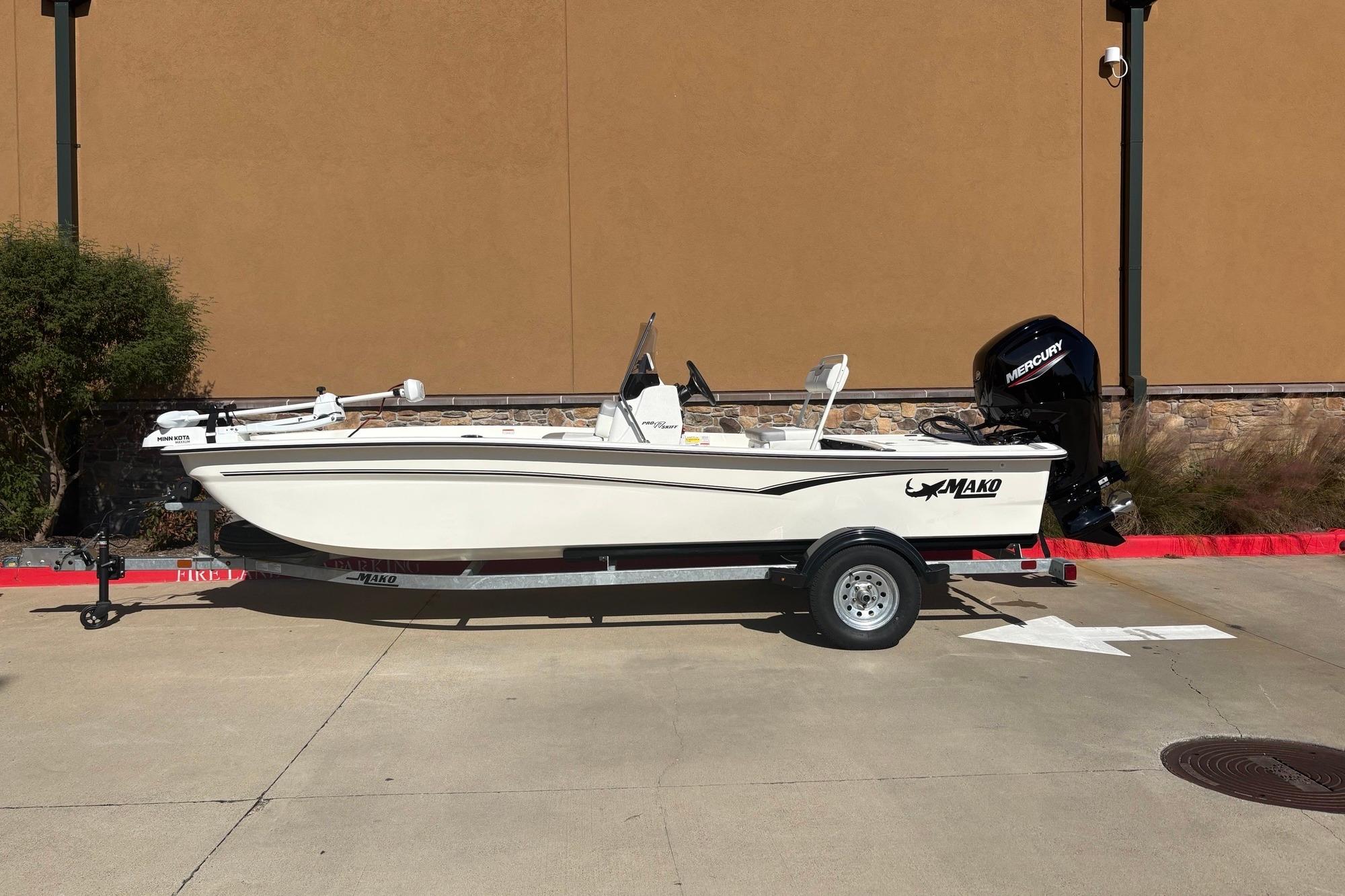 Image of 2026 MAKO PRO SKIFF 17 CC
