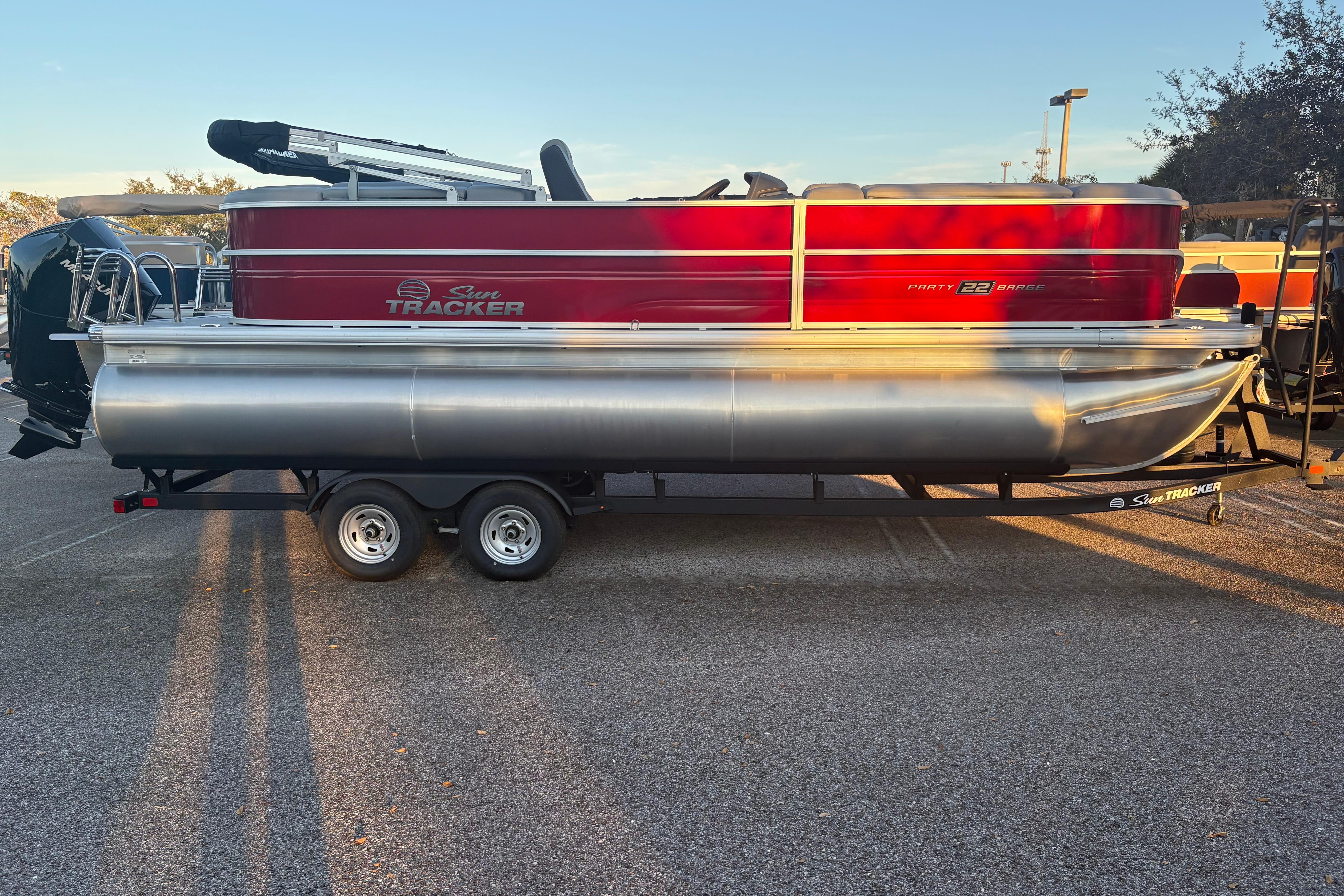 Image of 2026 SUN TRACKER PARTY BARGE 22 XP3