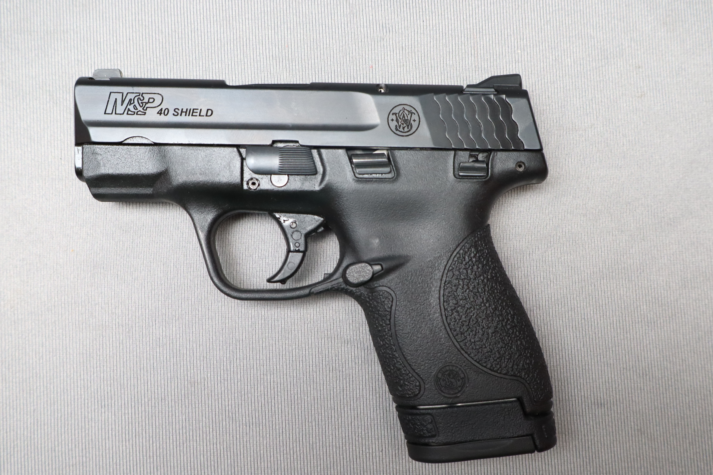 Smith & Wesson ~ M&P 40 Shield ~ .40 S&W - Bass Pro Shops