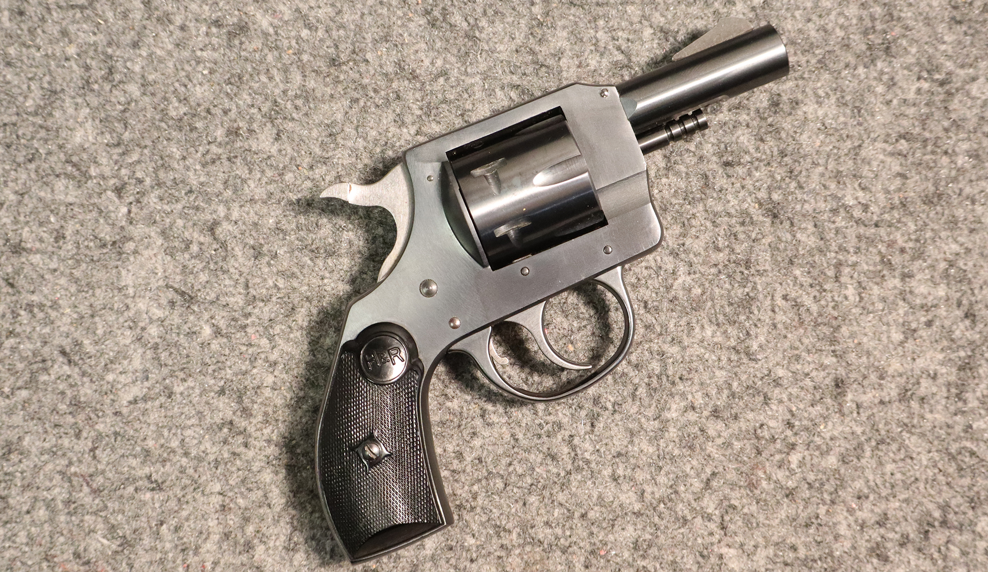 H&R ~ 732 ~ .32 S&W (SKU: 4727432) - Bass Pro Shops