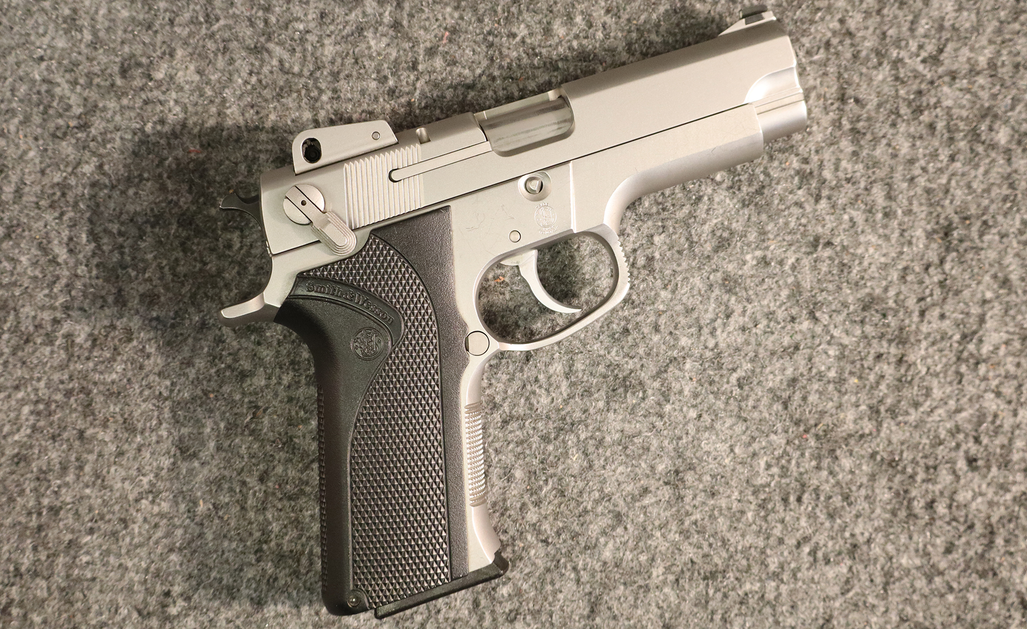 Smith & Wesson ~ 4006 ~ .40 S&W (SKU: 4730665) - Bass Pro Shops