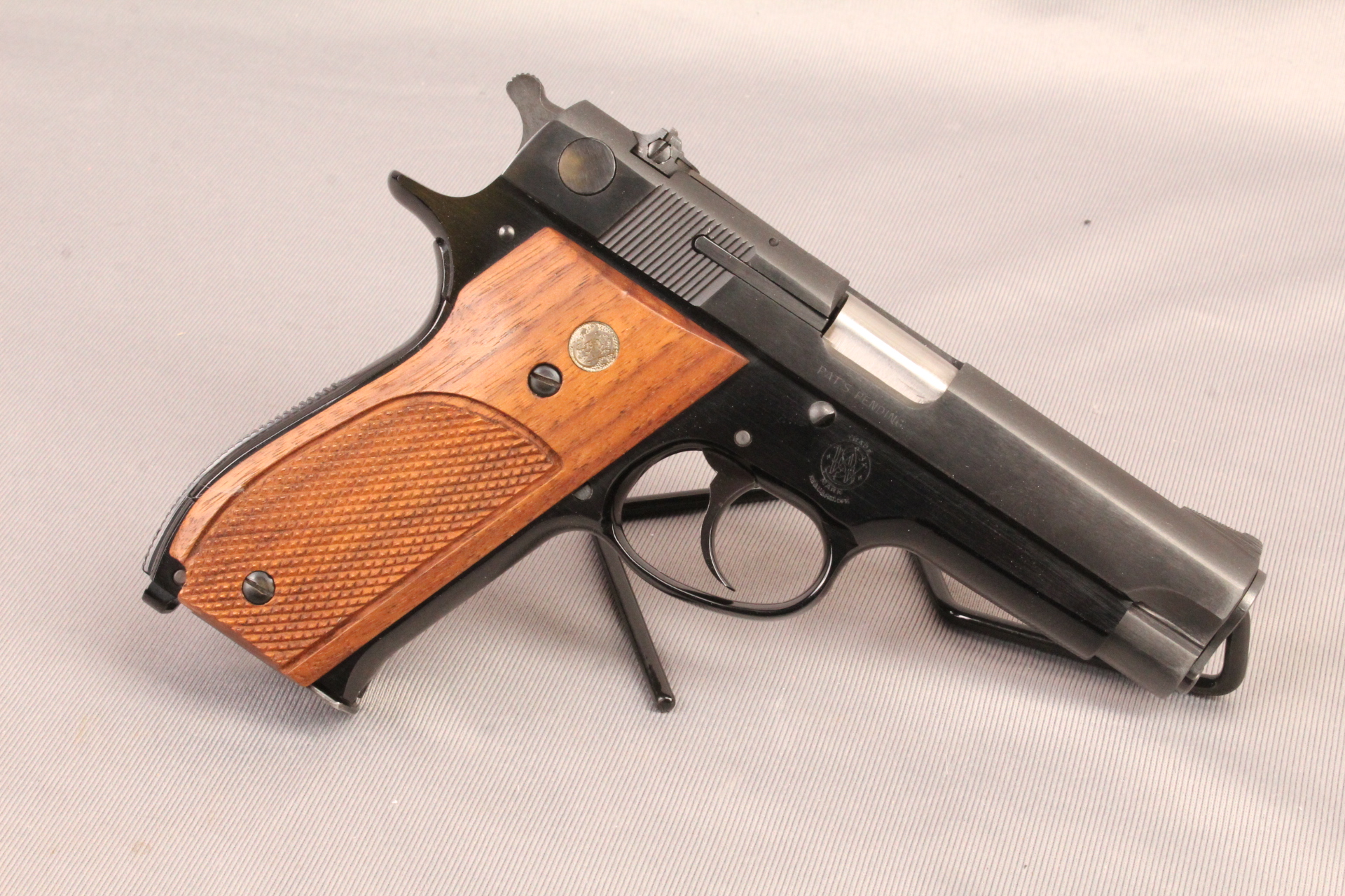 Smith & Wesson ~ 39-2 ~ 9mm - Bass Pro Shops