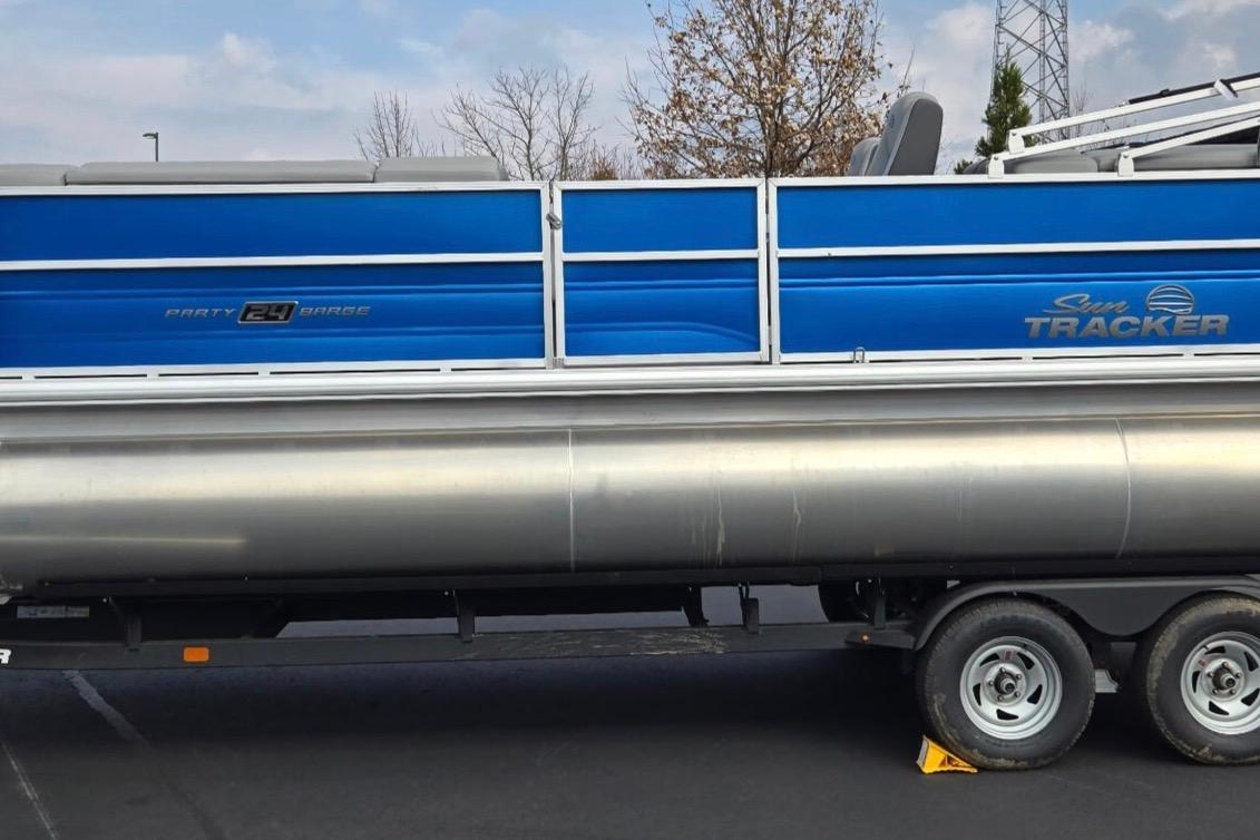 Image of 2026 SUN TRACKER PARTY BARGE 24 XP3