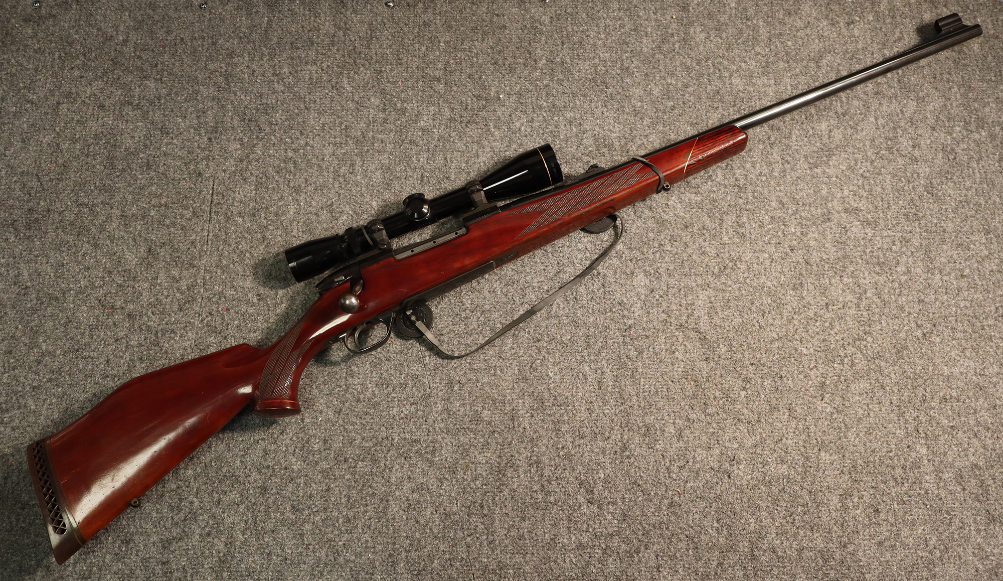 Image of Weatherby ~ Mark V ~ .300 Weatherby Magnum (4739845)