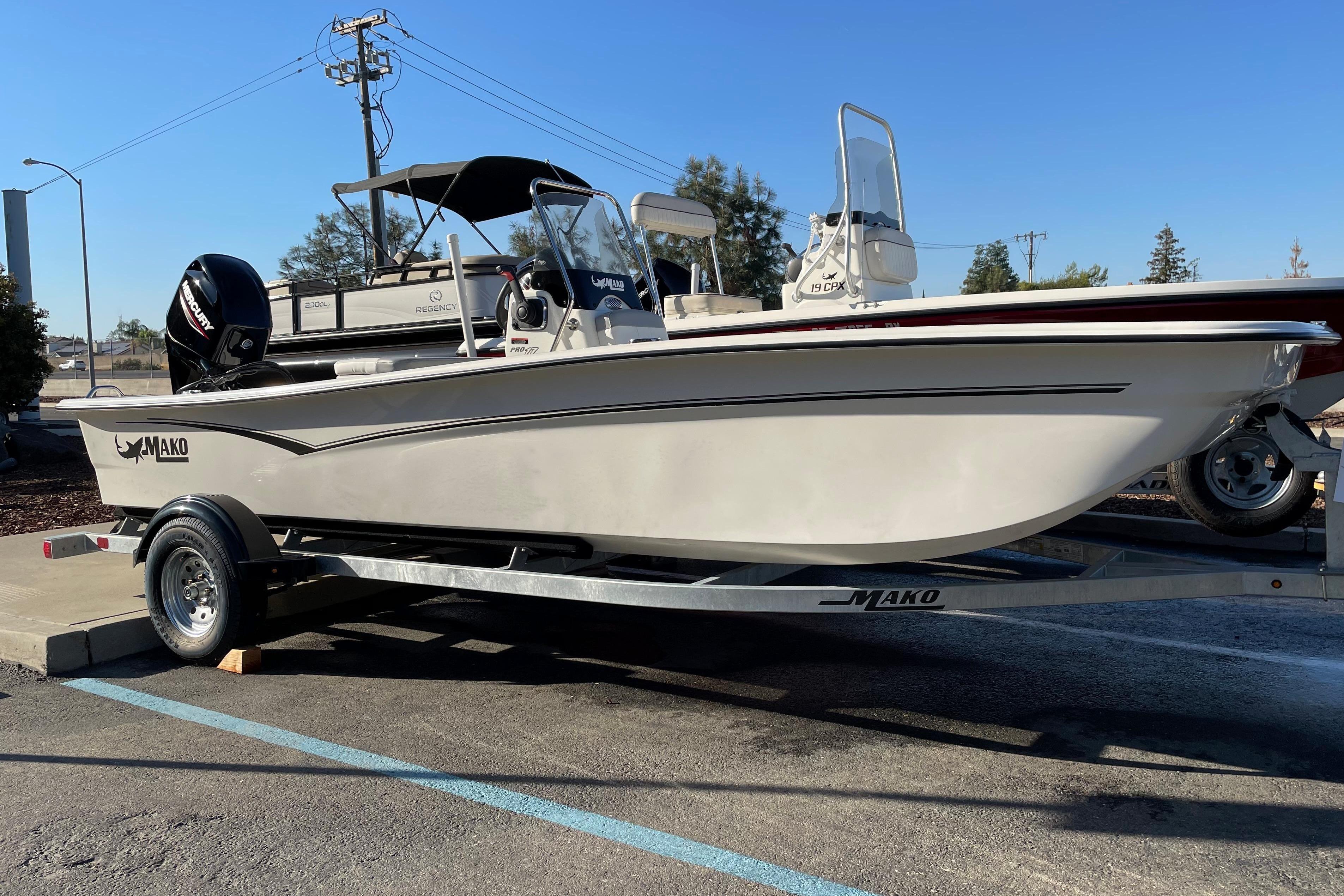 Image of 2026 MAKO PRO SKIFF 17 CC