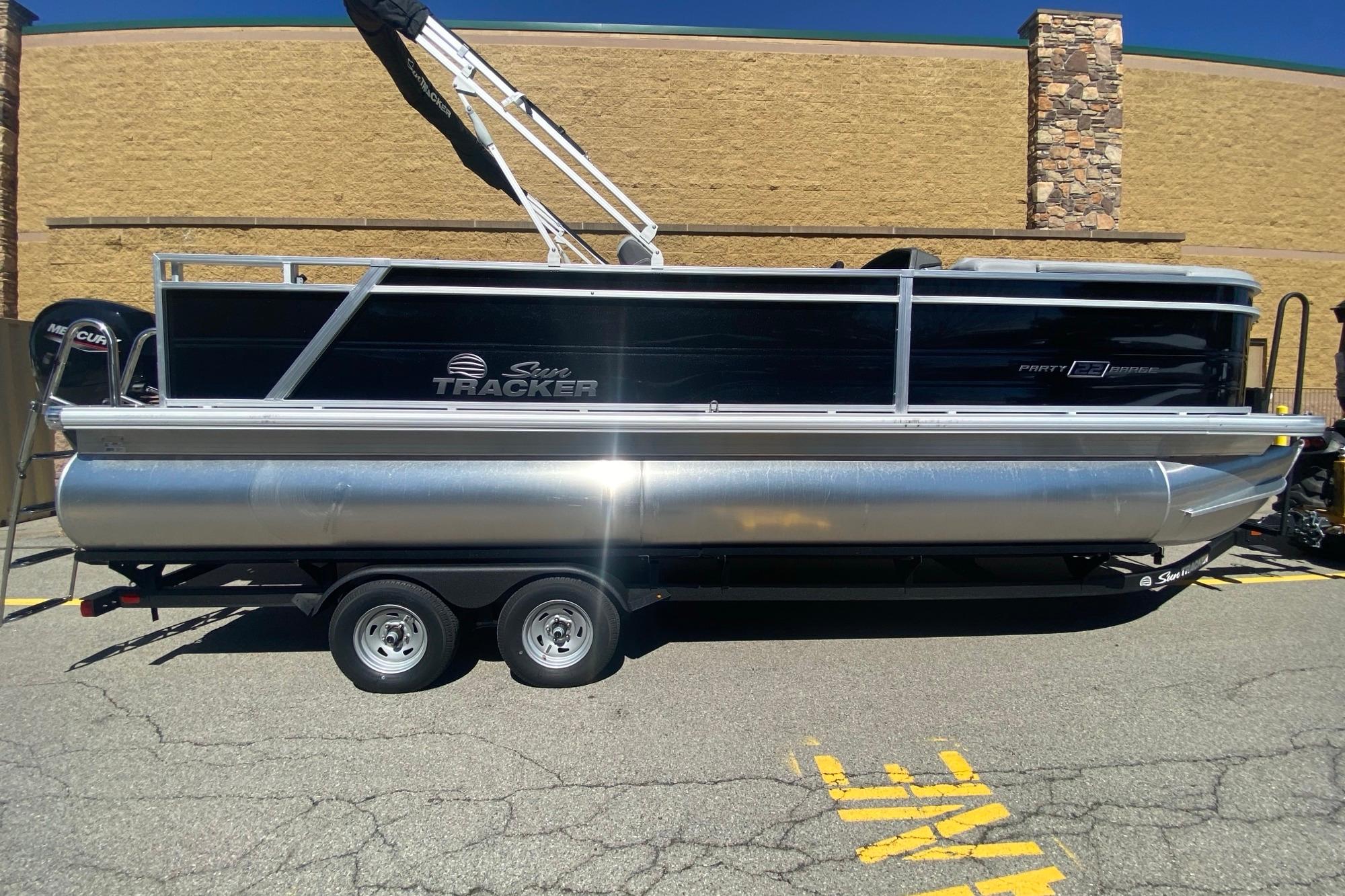 Image of 2026 SUN TRACKER PARTY BARGE 22 RF DLX