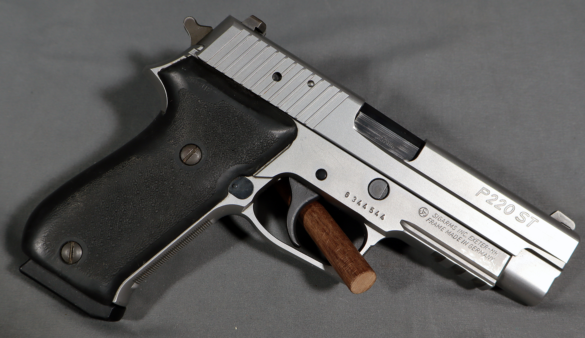 Sig Sauer ~ P220 ~ .45 Auto - Bass Pro Shops