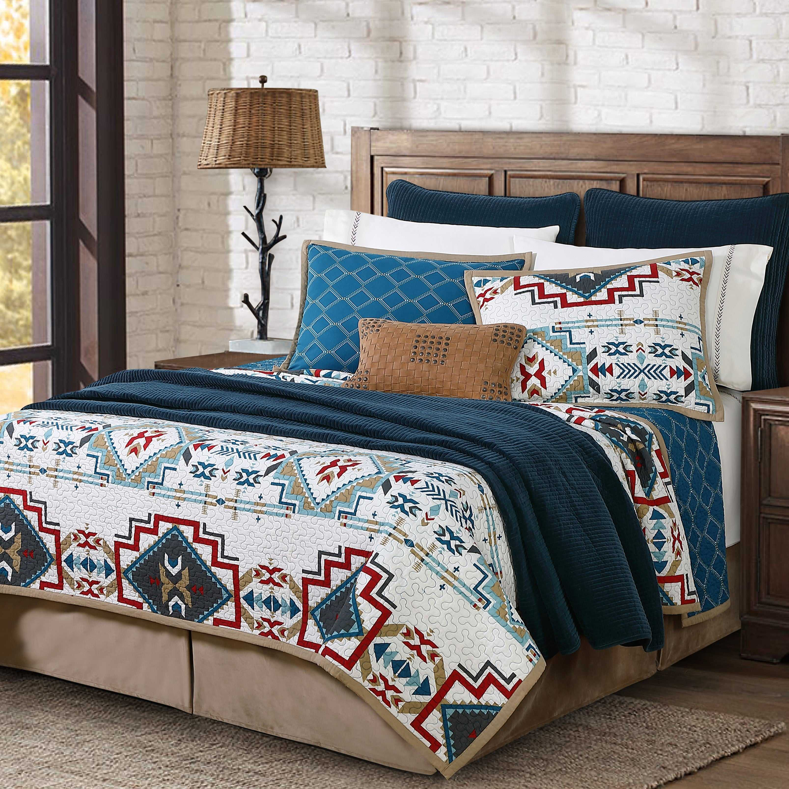 Image of HiEnd Accents Spirit Valley Reversible Quilt Set - King