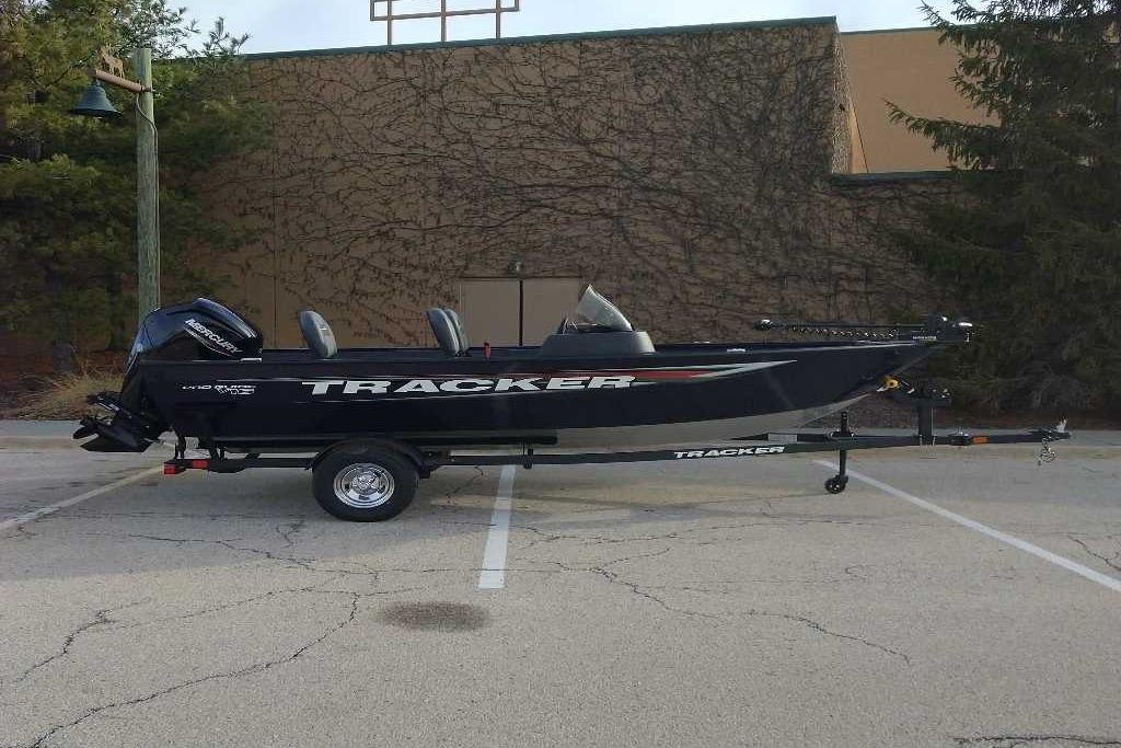 Image of 2026 TRACKER PRO GUIDE V-16 SC
