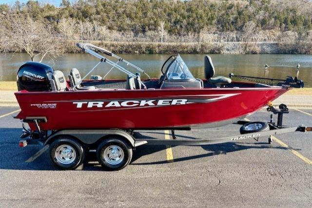 Image of 2026 TRACKER PRO GUIDE V-175 COMBO