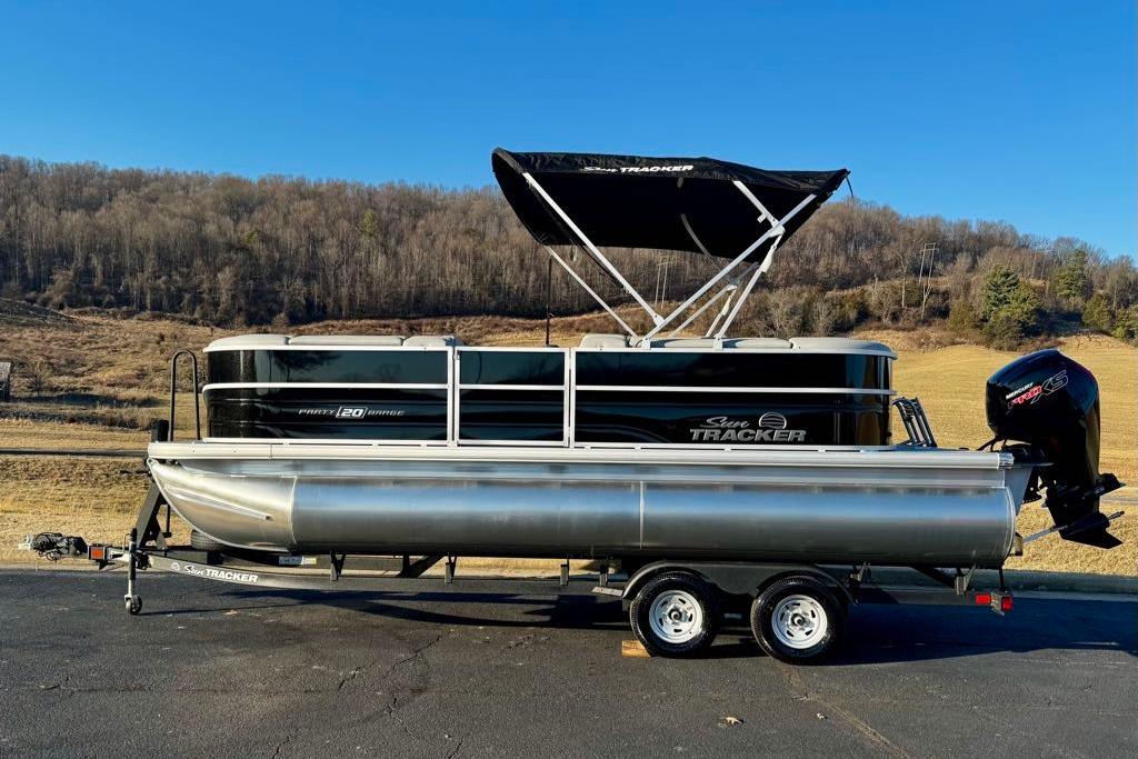 Image of 2026 SUN TRACKER PARTY BARGE 20 DLX