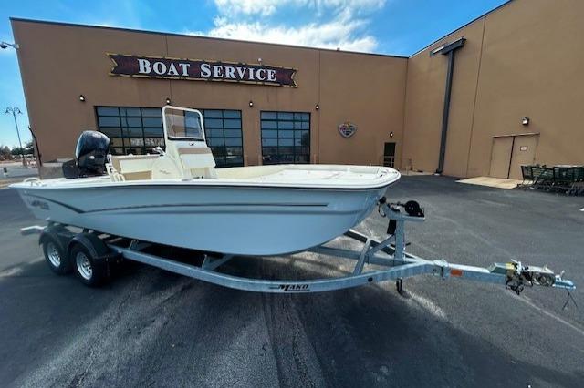 Image of 2026 MAKO PRO SKIFF 19 CC