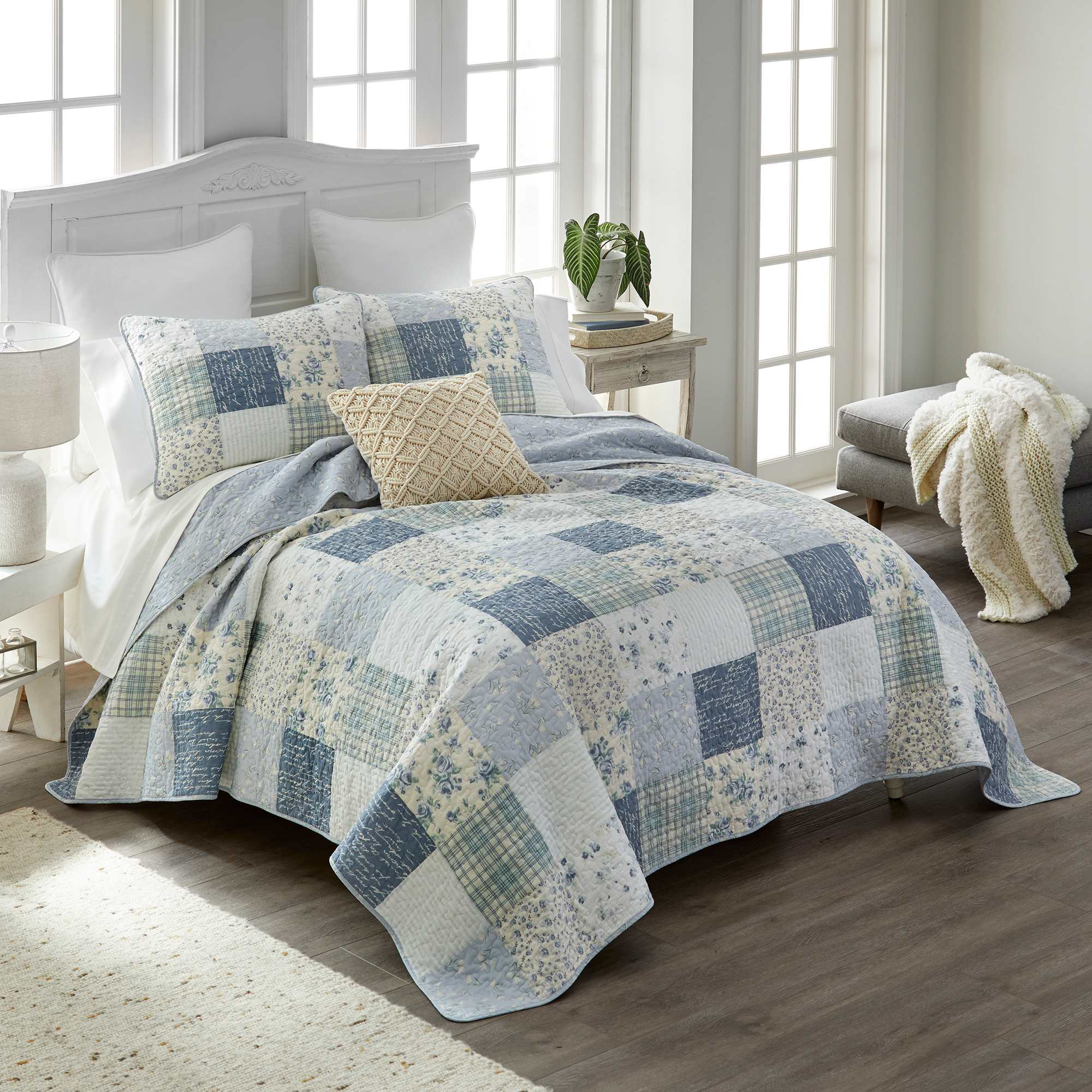 Image of Donna Sharp Blue Pastures Cotton Quilt Set - Twin