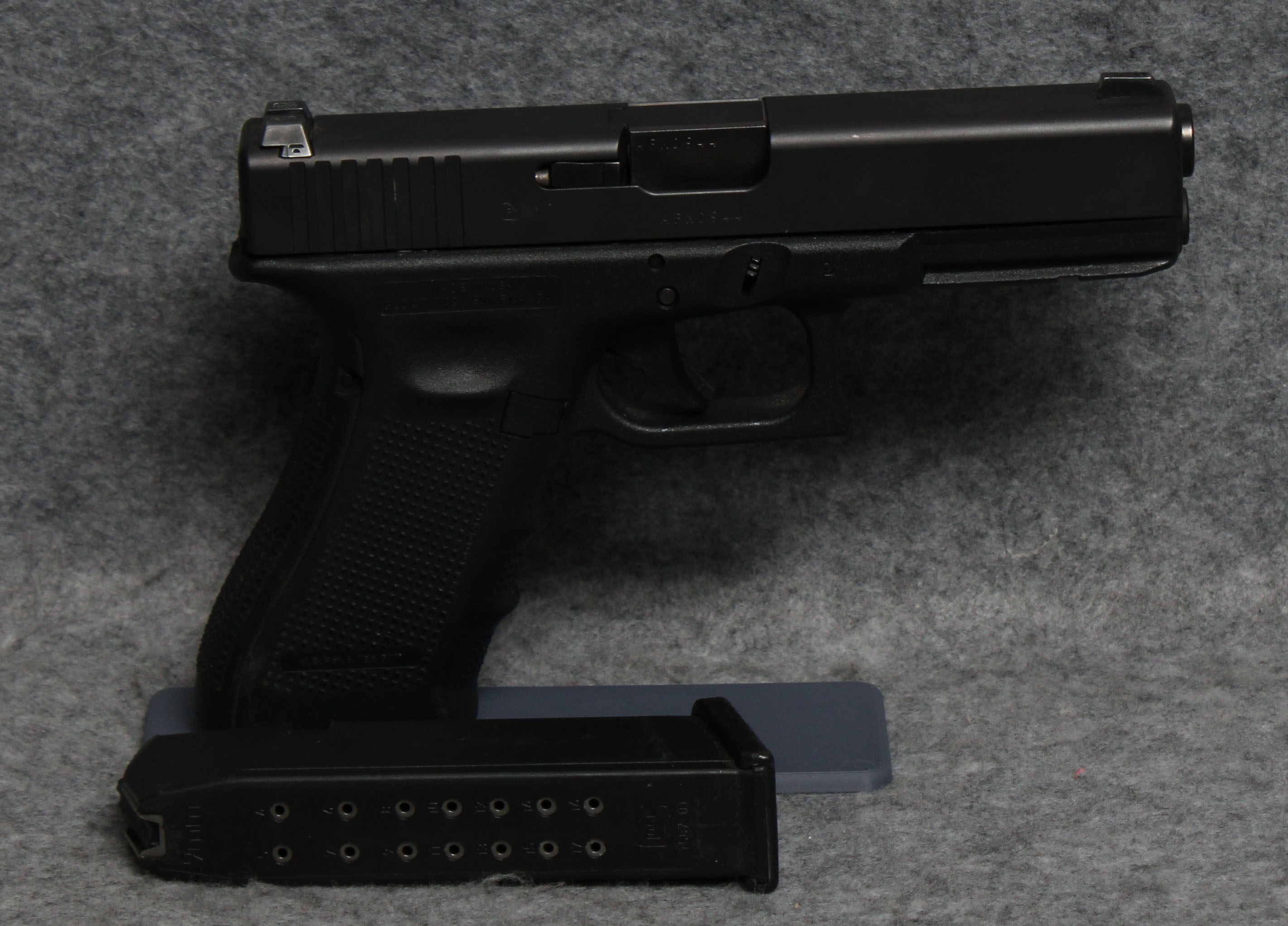 Glock ~ 17 GEN 4 ~ 9MM Luger - Glock