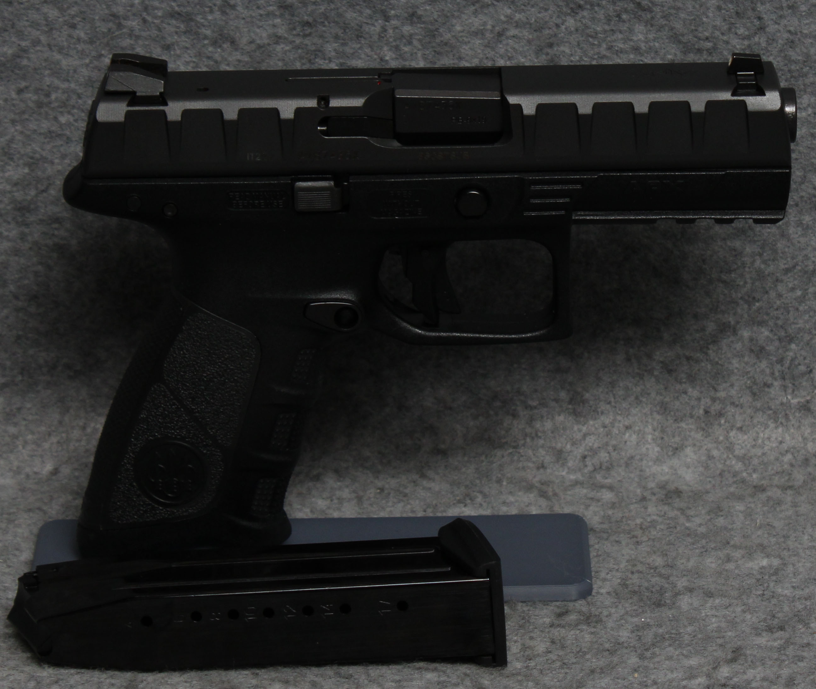Beretta~APX~9MM Luger - Beretta