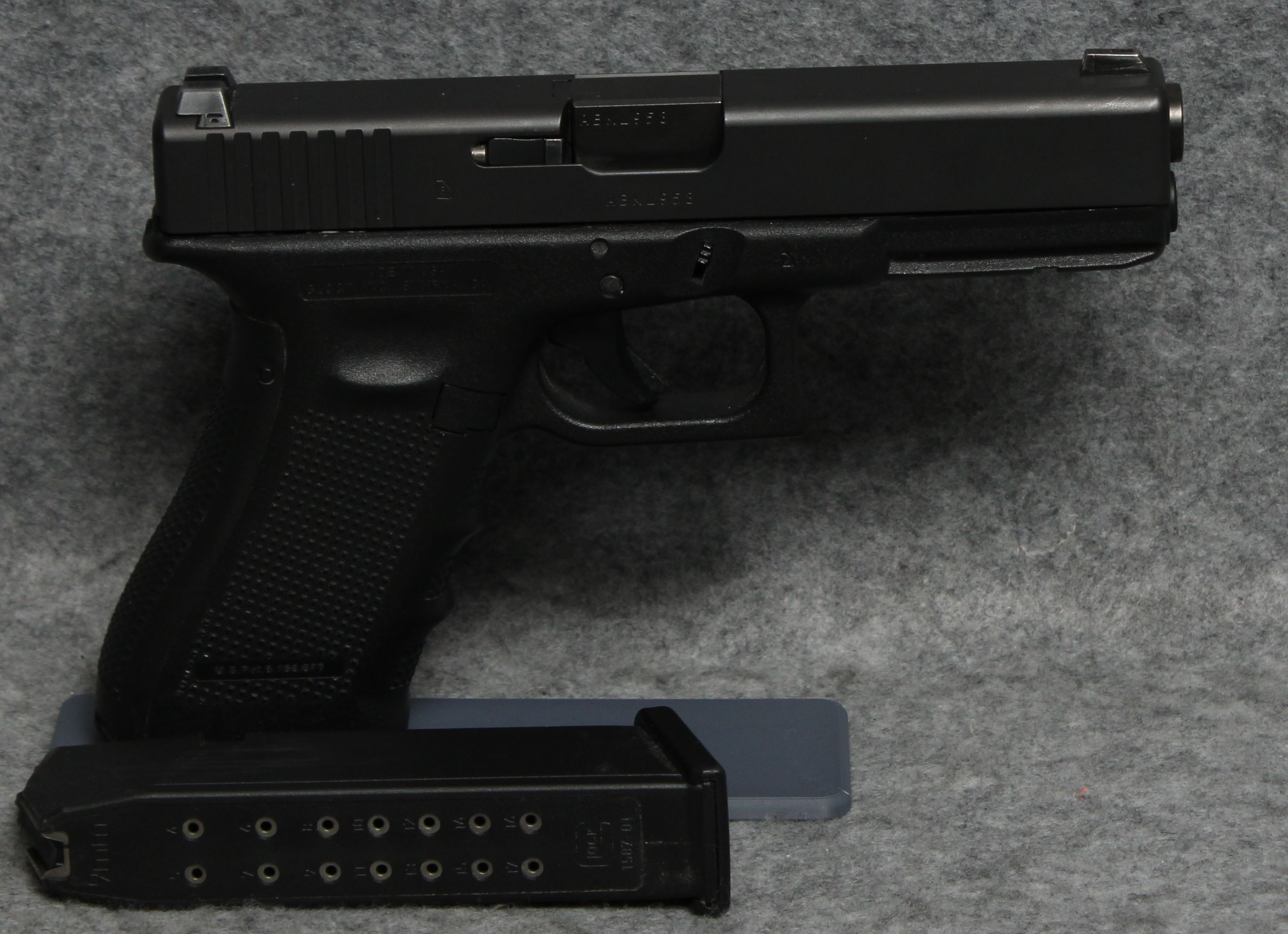 Glock ~ 17 GEN 4 ~ 9MM Luger - Glock
