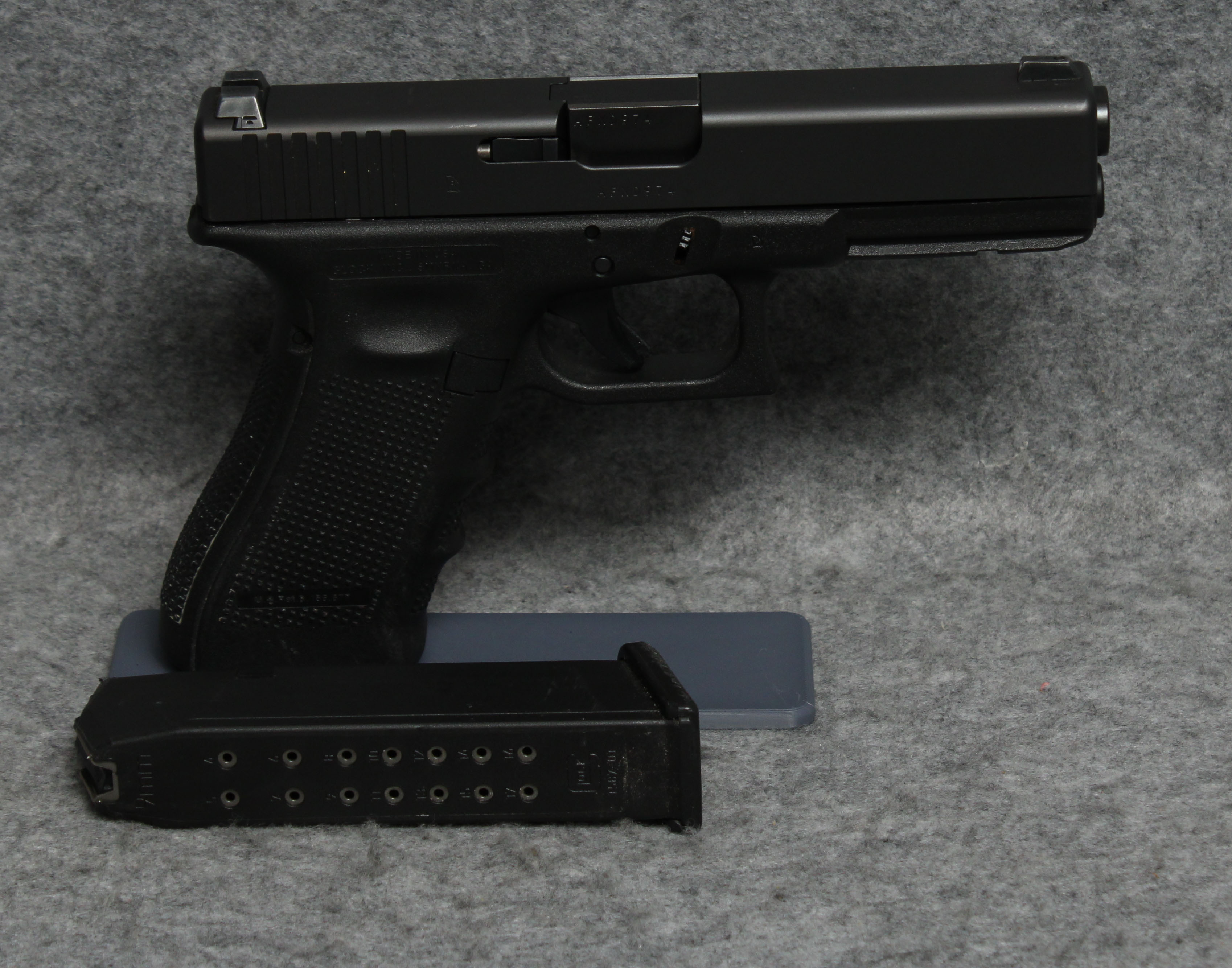 Glock ~ 17 GEN 4 ~ 9MM Luger - Glock