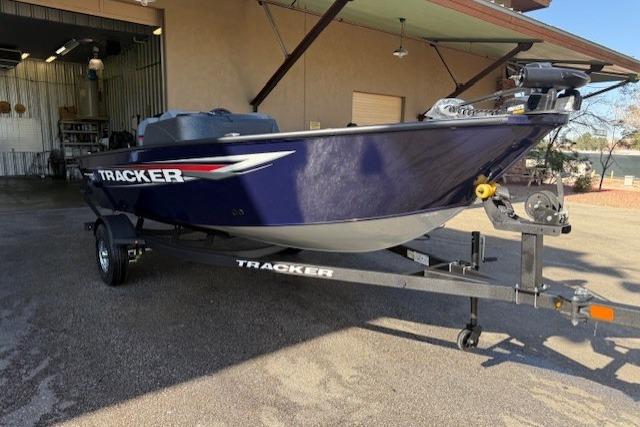 Image of 2026 TRACKER PRO GUIDE V-16 SC