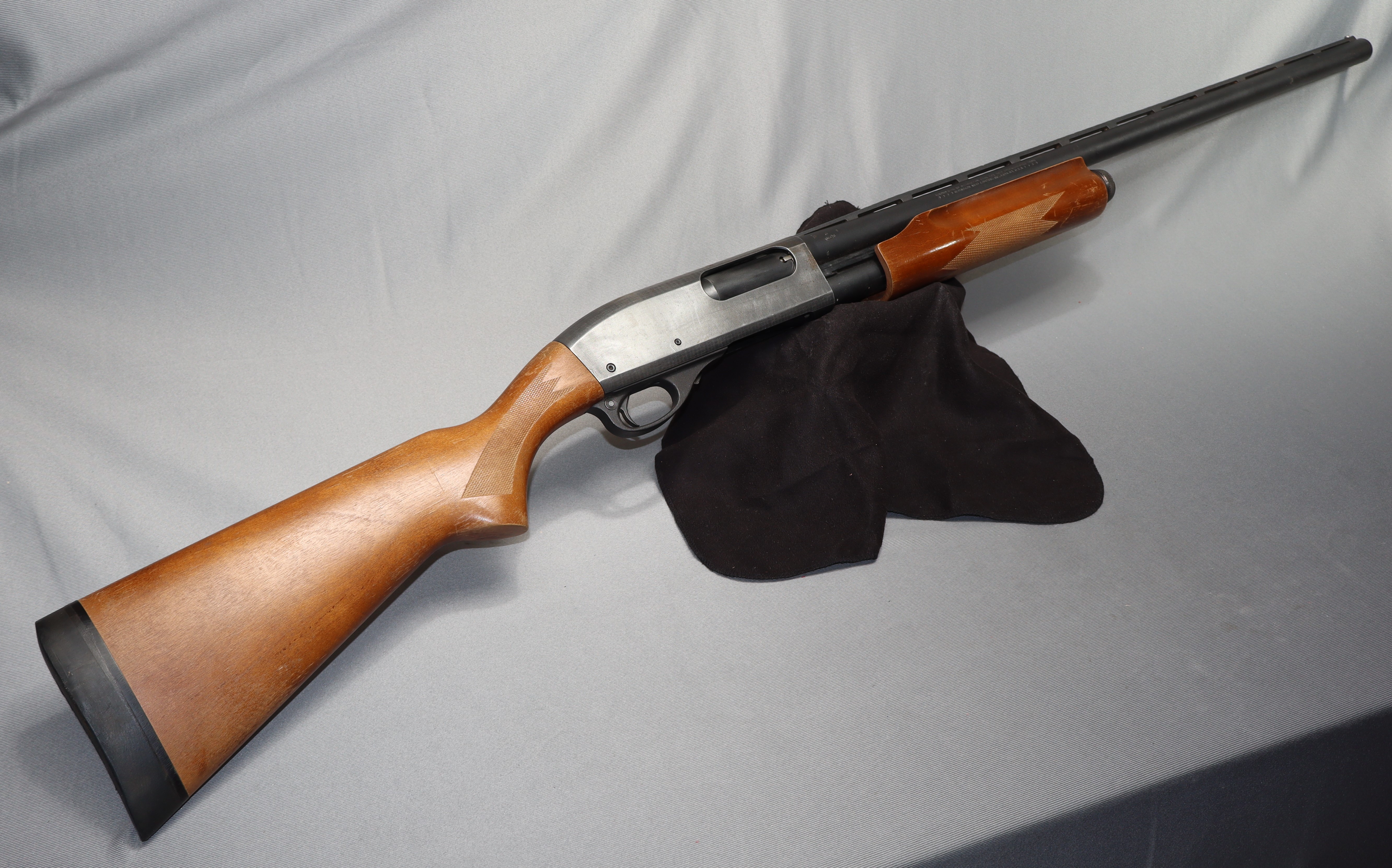 Remington ~ 870 Express Magnum ~ 12 Gauge - Remington