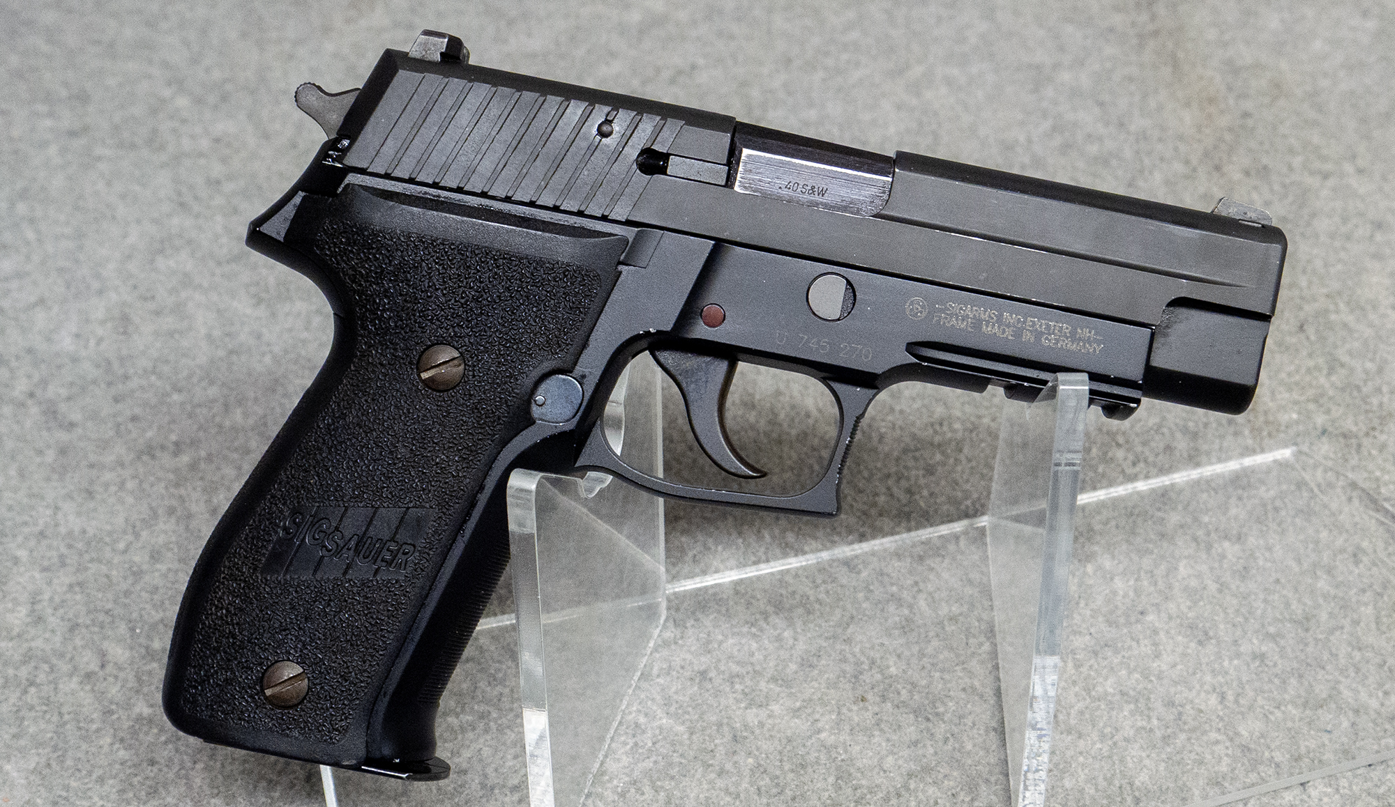 Sig Sauer ~ P226 ~ .40 S&ampW - Sig Sauer