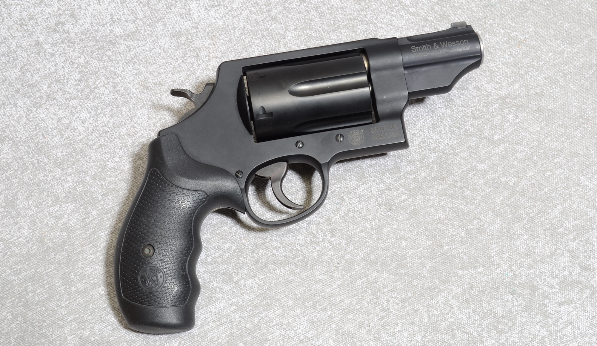 Image of "Smith & Wesson Governor Revolver, .45 Colt / .45 Auto / .410 2.5"", 2.75"" Barrel, 2 lbs."