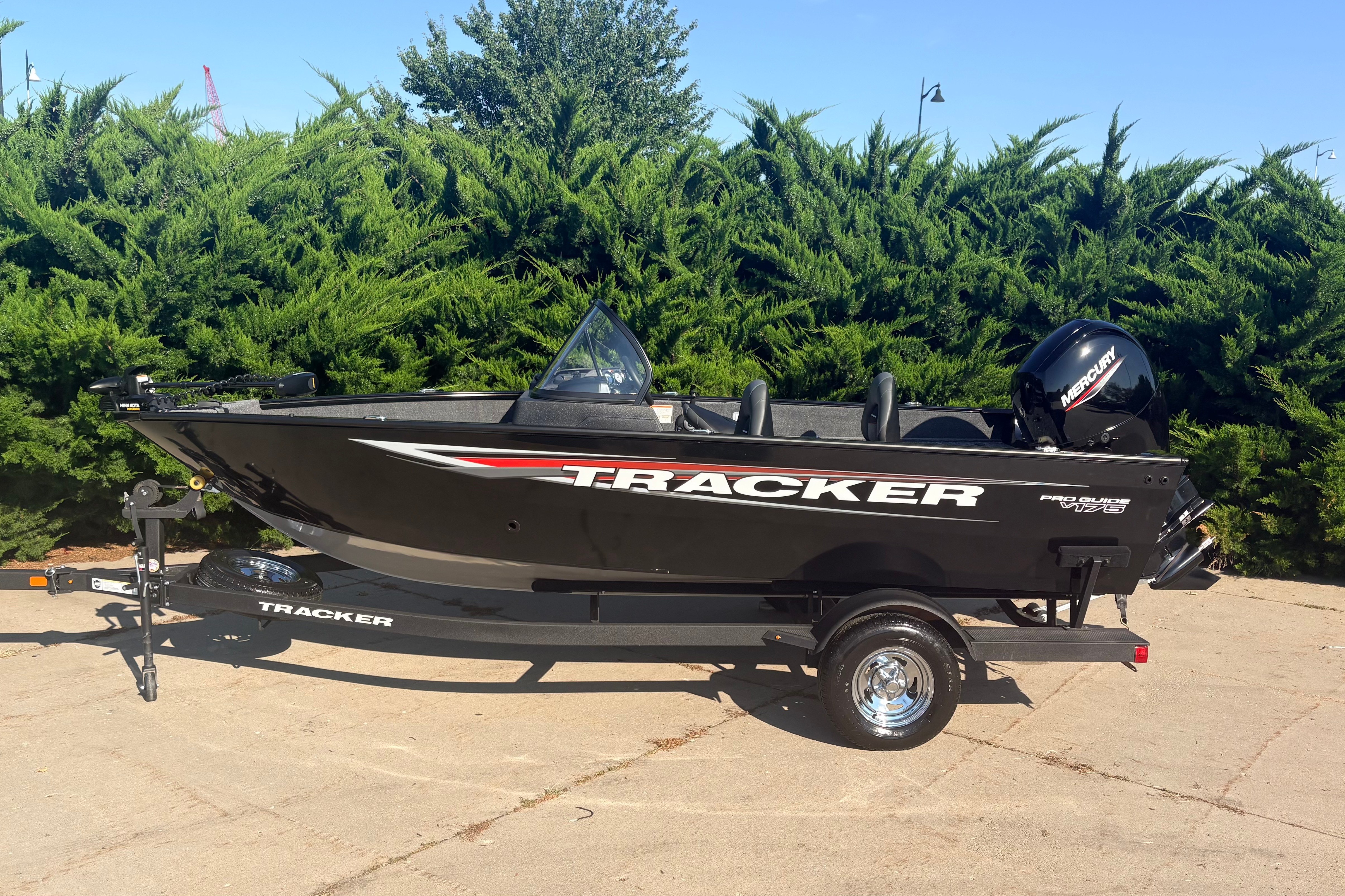 Image of 2026 TRACKER PRO GUIDE V-175 WT