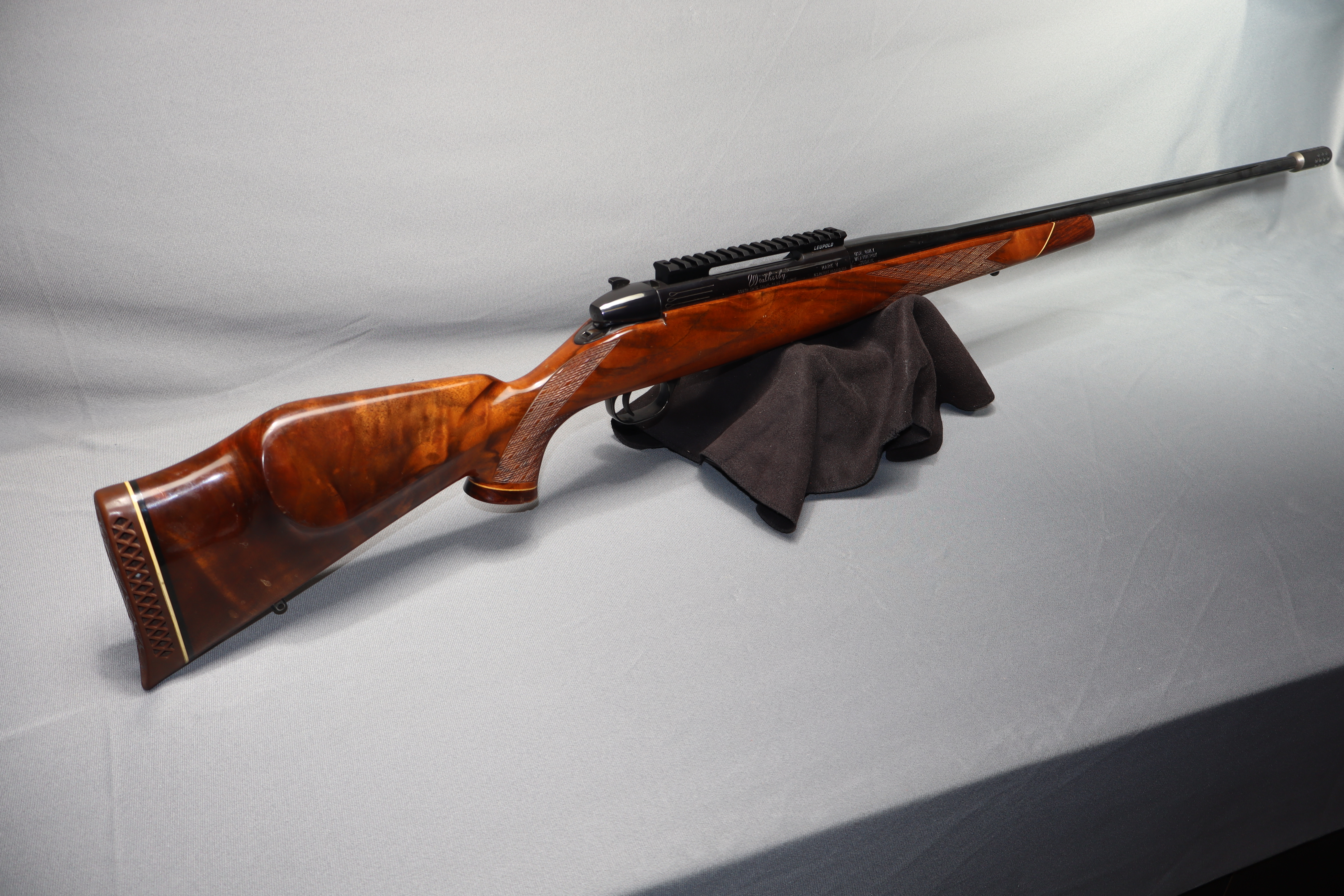 Image of Weatherby ~ Mark V ~ .300 Weatherby Magnum