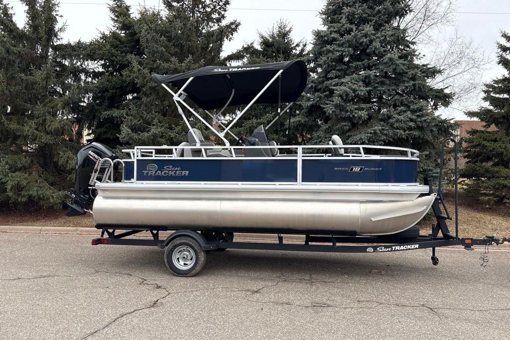 Image of 2026 SUN TRACKER BASS BUGGY 18 DLX