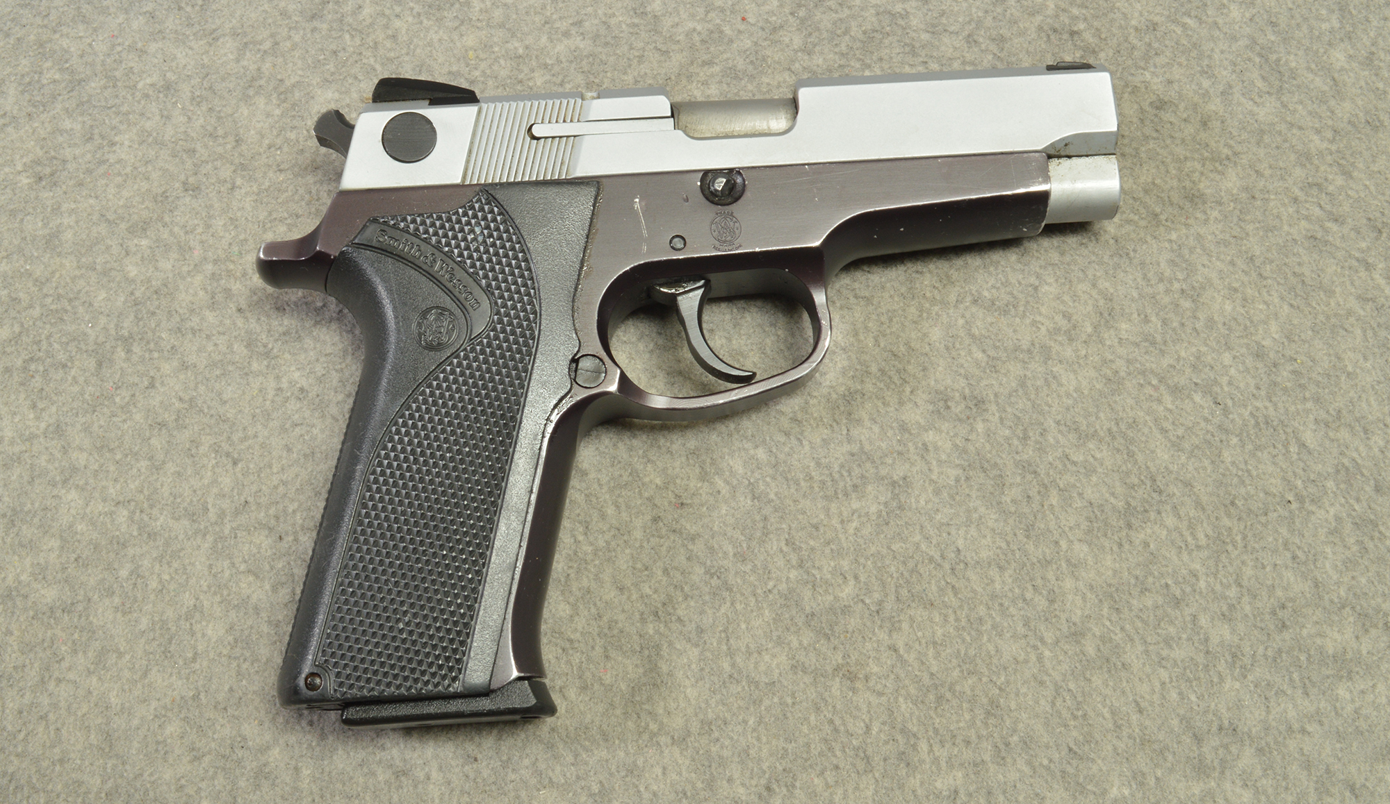 Image of Smith & Wesson ~ 910 ~ 9mm