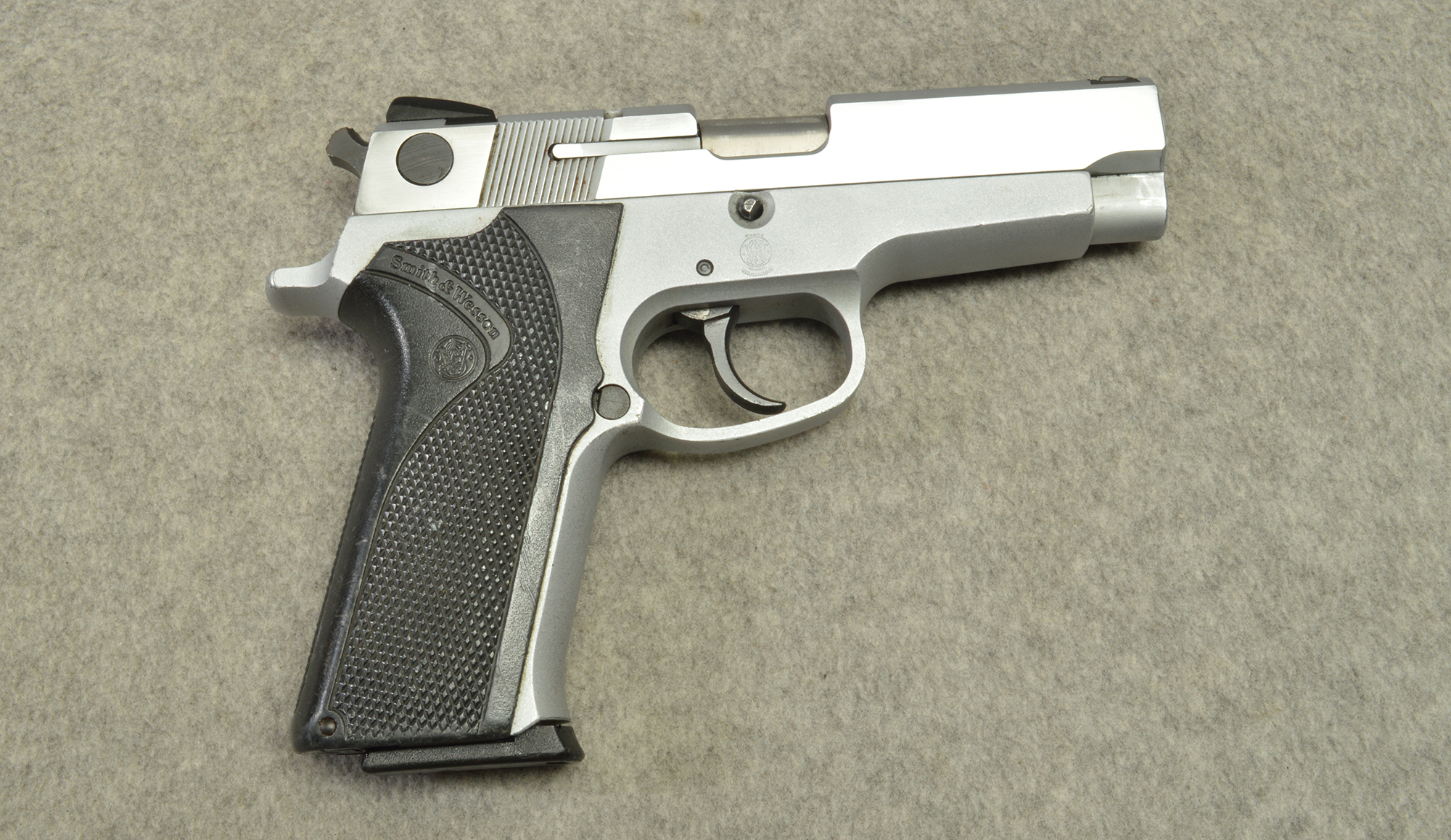 Image of Smith & Wesson ~ 910 ~ 9mm