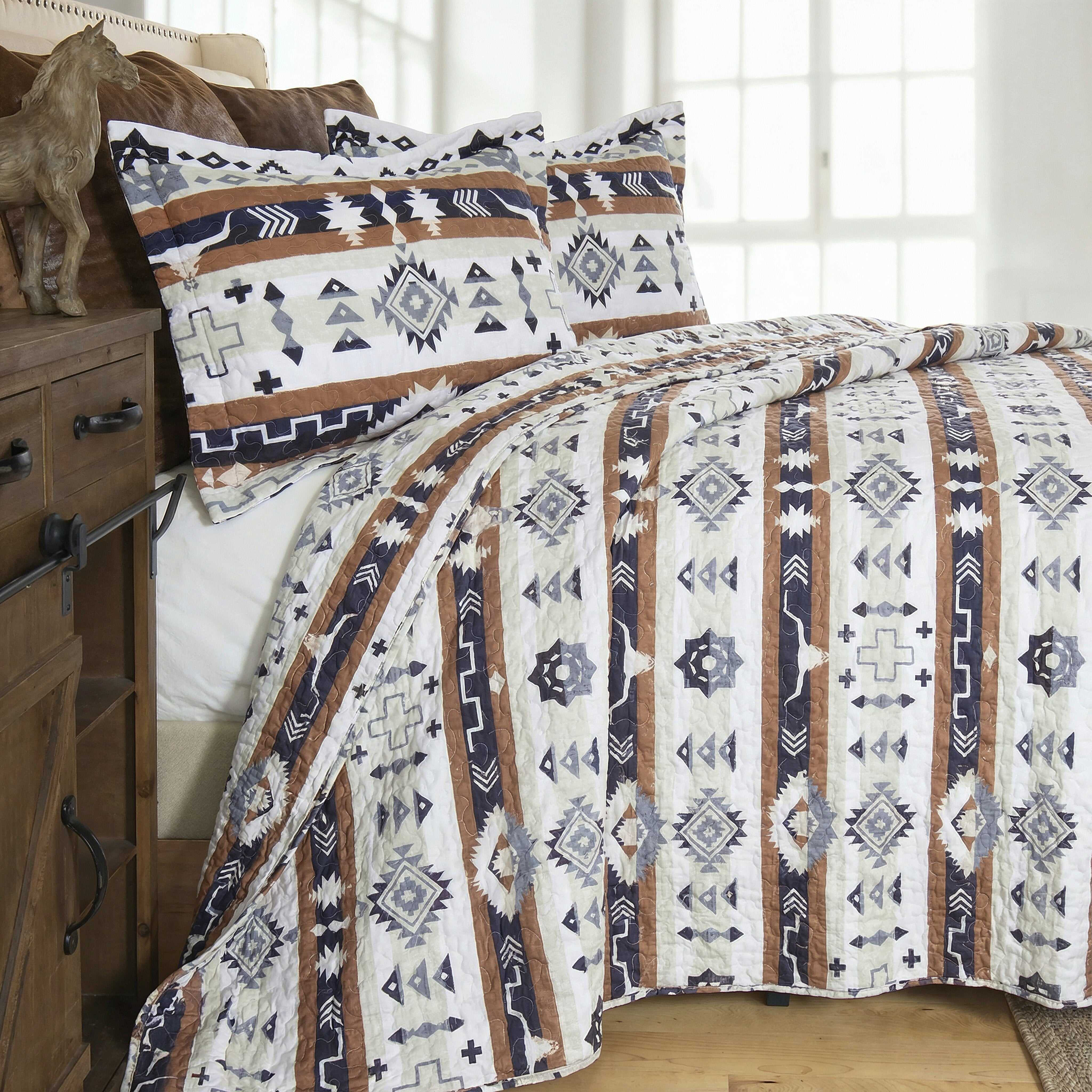 Image of Carstens, Inc. Wrangler Limestone Butte Quilt Set - Queen