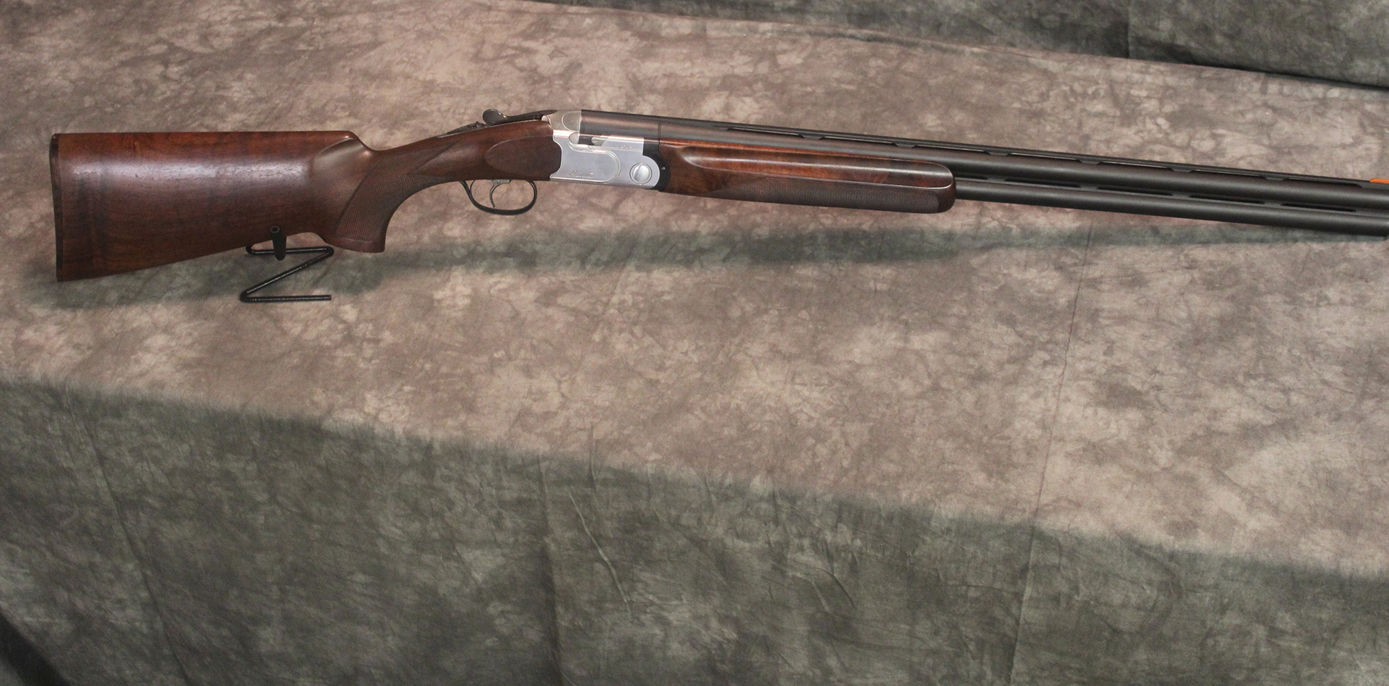 Image of Beretta 682 12 Gauge over under Shotgun