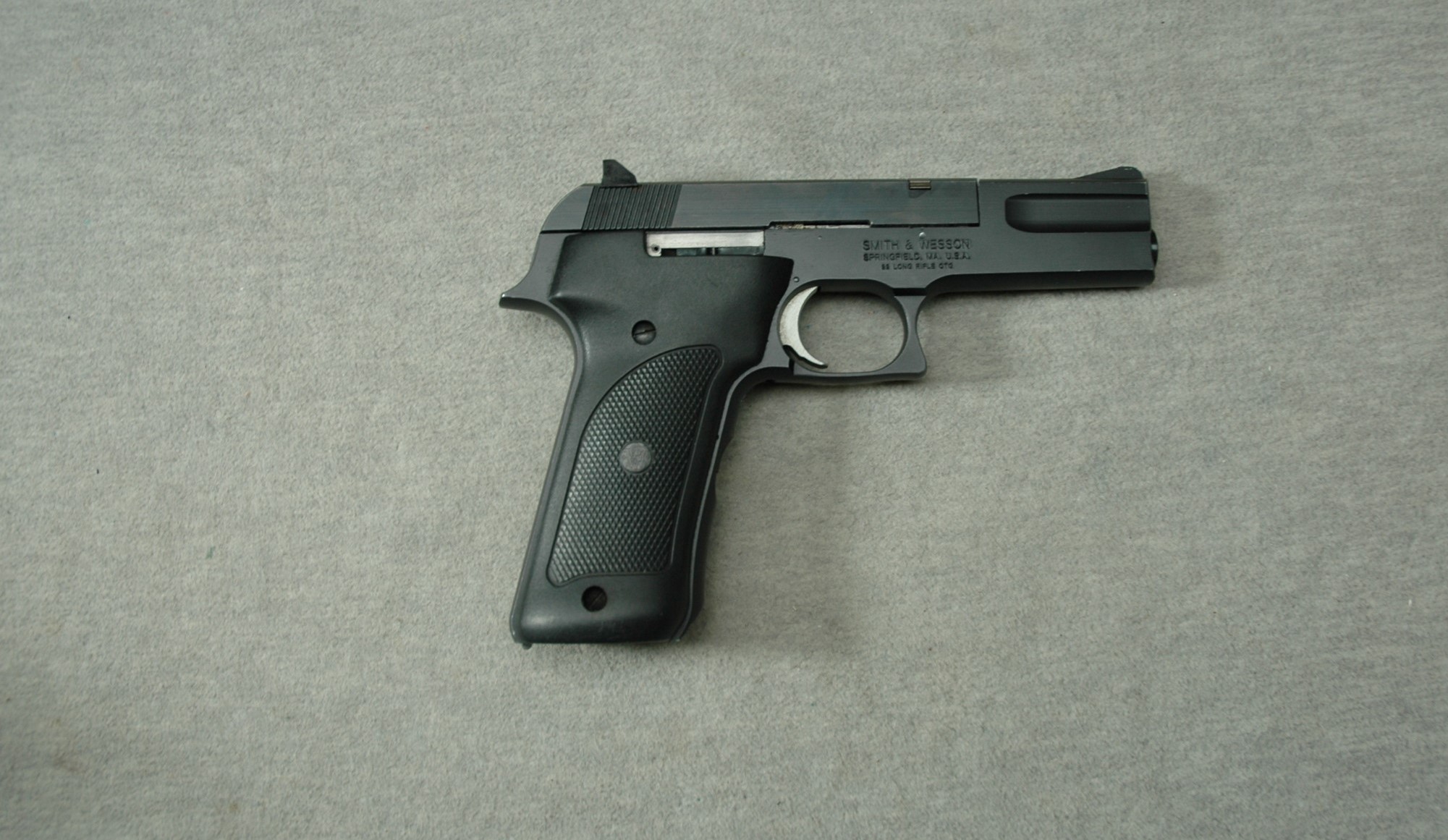 Image of Smith & Wesson ~ 422 ~ .22 Long Rifle